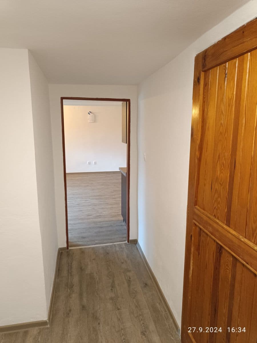 Prenájom bytu 1-izbový 35 m², Nebužely, Středočeský kraj Prenájom bytu 1-izbový 35 m², Nebužely, Středočeský kraj