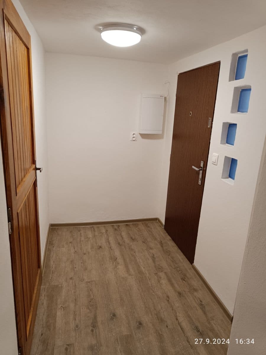 Prenájom bytu 1-izbový 35 m², Nebužely, Středočeský kraj Prenájom bytu 1-izbový 35 m², Nebužely, Středočeský kraj