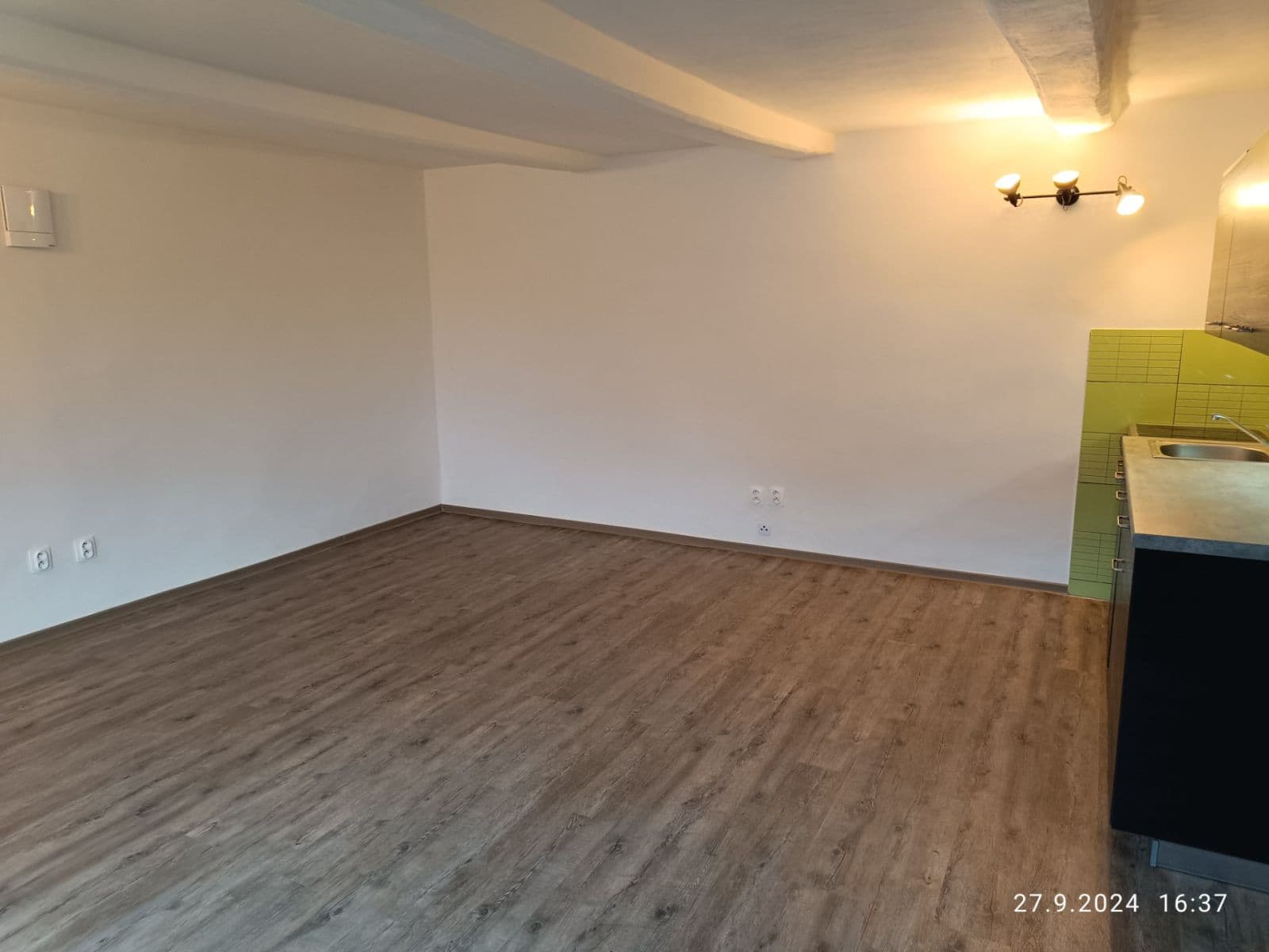 Prenájom bytu 1-izbový 35 m², Nebužely, Středočeský kraj Prenájom bytu 1-izbový 35 m², Nebužely, Středočeský kraj