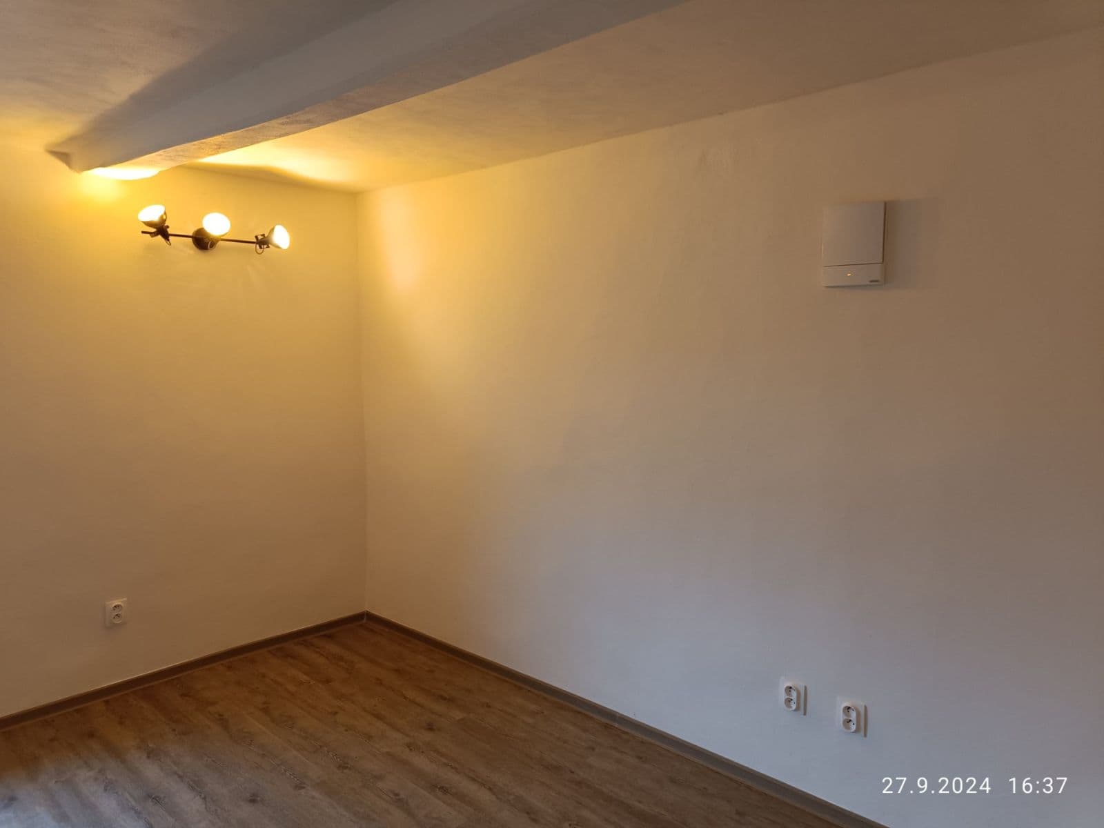 Prenájom bytu 1-izbový 35 m², Nebužely, Středočeský kraj Prenájom bytu 1-izbový 35 m², Nebužely, Středočeský kraj