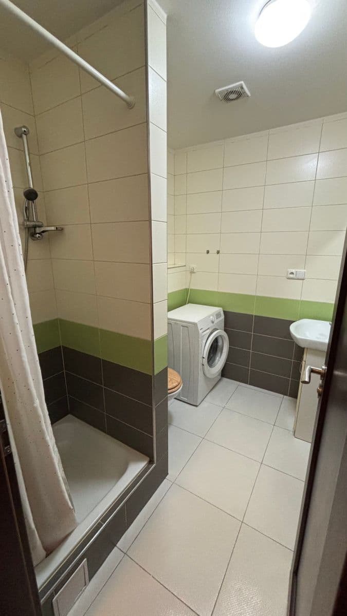 Prenájom bytu 2-izbový 37 m², Kamenická, Praha, Praha Prenájom bytu 2-izbový 37 m², Kamenická, Praha, Praha