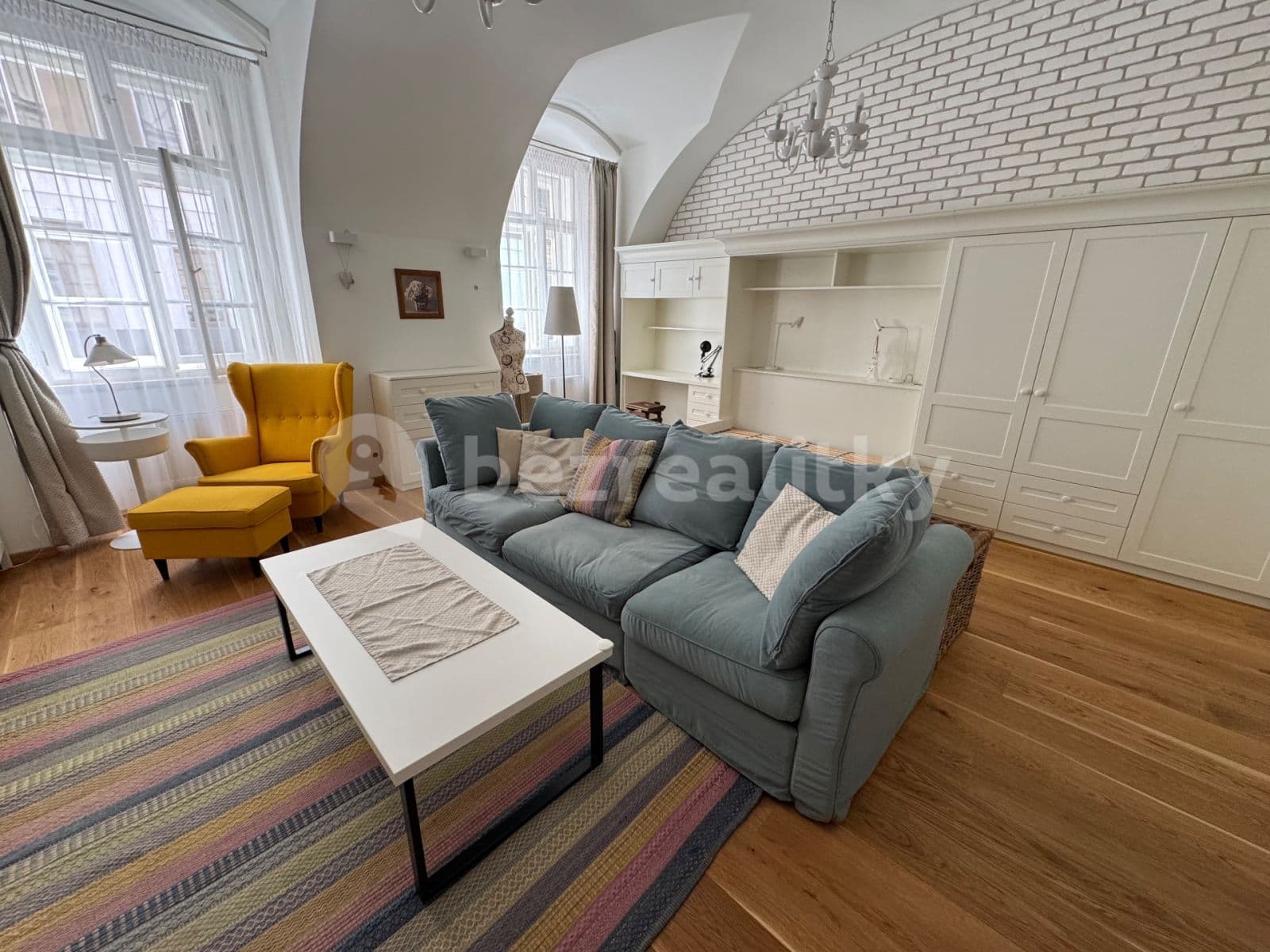 Prenájom bytu 1-izbový 55 m², V Jirchářích, Praha, Praha Prenájom bytu 1-izbový 55 m², V Jirchářích, Praha, Praha