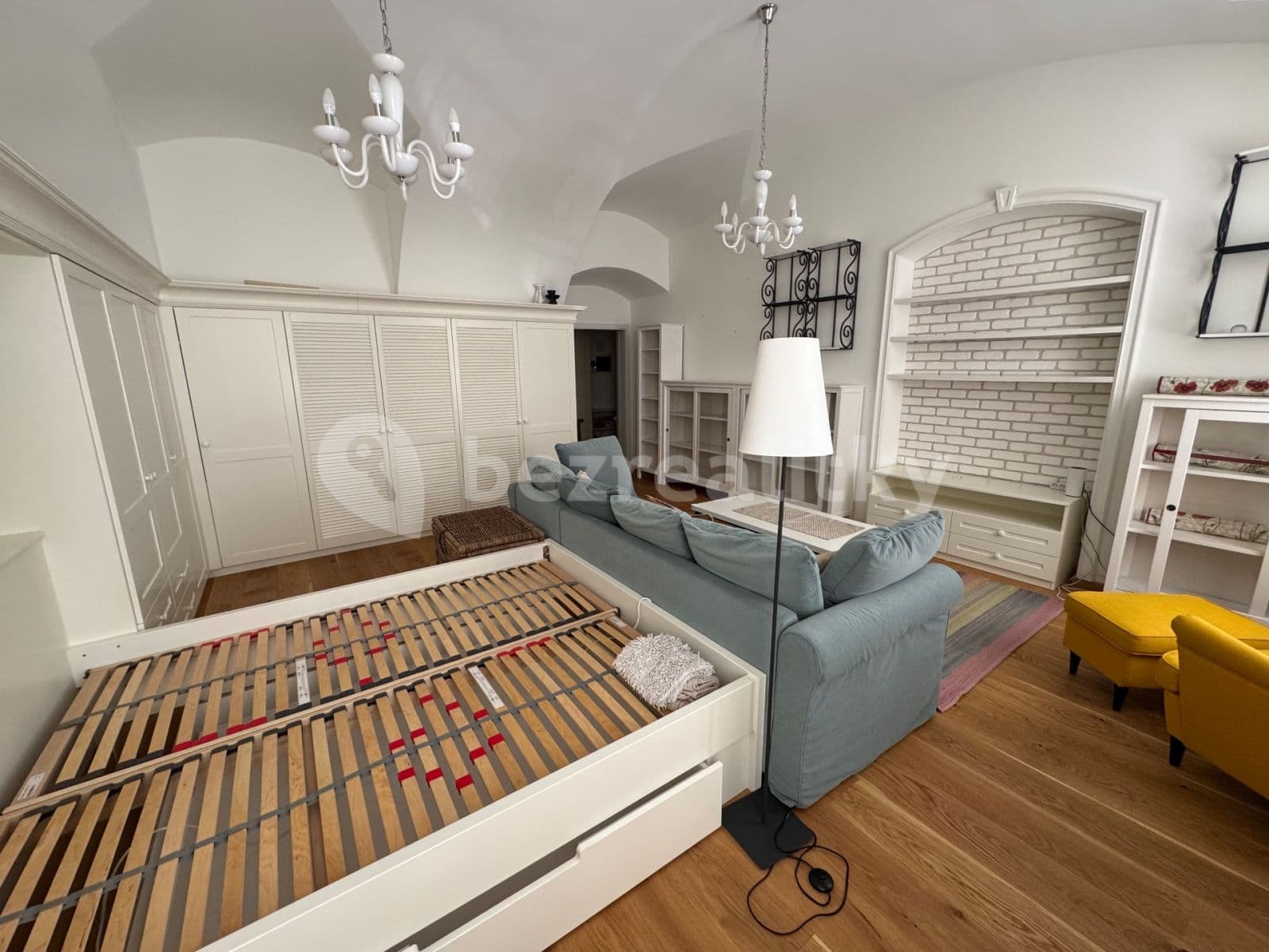 Prenájom bytu 1-izbový 55 m², V Jirchářích, Praha, Praha Prenájom bytu 1-izbový 55 m², V Jirchářích, Praha, Praha