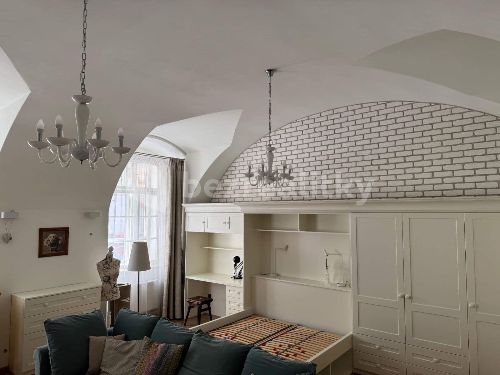 Prenájom bytu 1-izbový 55 m², V Jirchářích, Praha, Praha Prenájom bytu 1-izbový 55 m², V Jirchářích, Praha, Praha