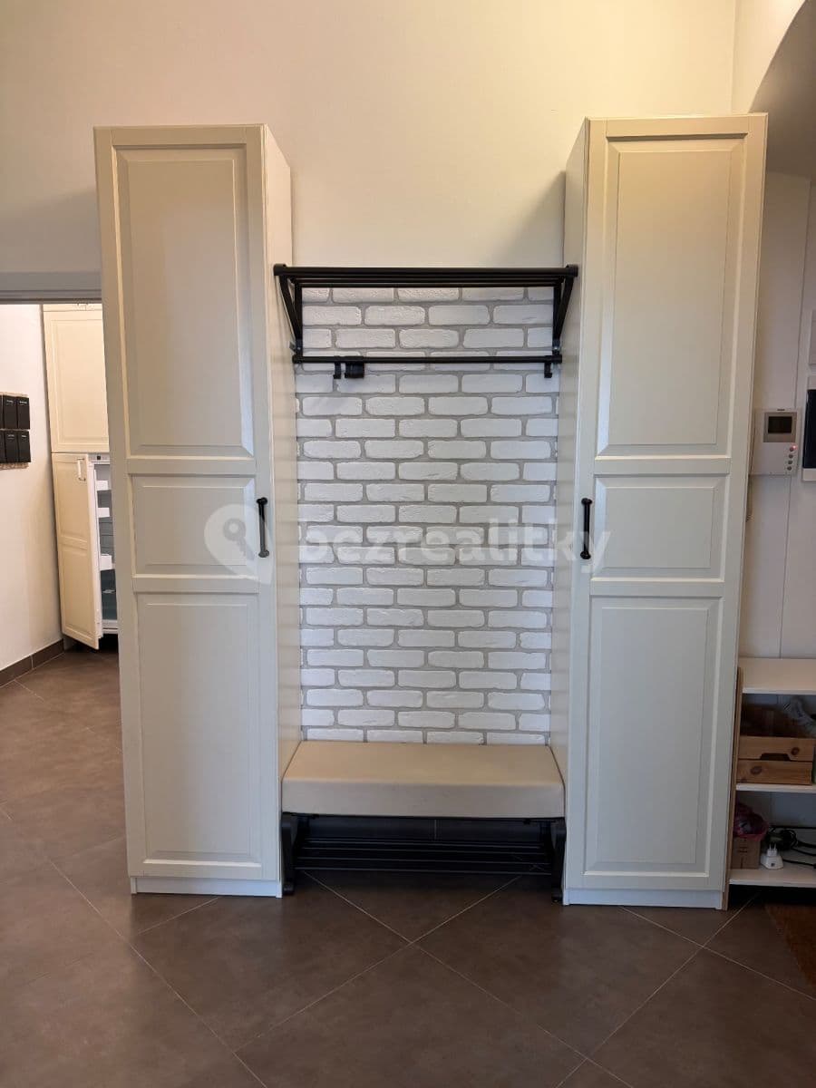 Prenájom bytu 1-izbový 55 m², V Jirchářích, Praha, Praha Prenájom bytu 1-izbový 55 m², V Jirchářích, Praha, Praha