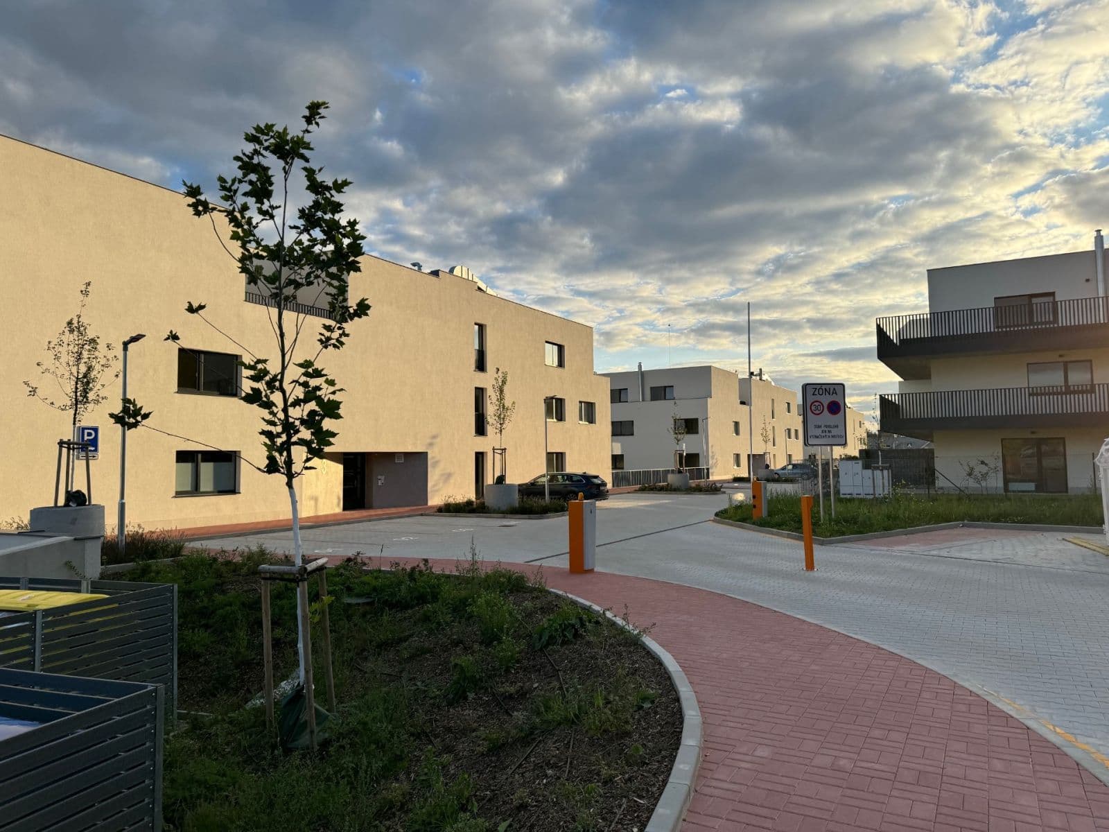 Prenájom bytu 2-izbový 45 m², U Židovského hřbitova, Beroun, Středočeský kraj Prenájom bytu 2-izbový 45 m², U Židovského hřbitova, Beroun, Středočeský kraj