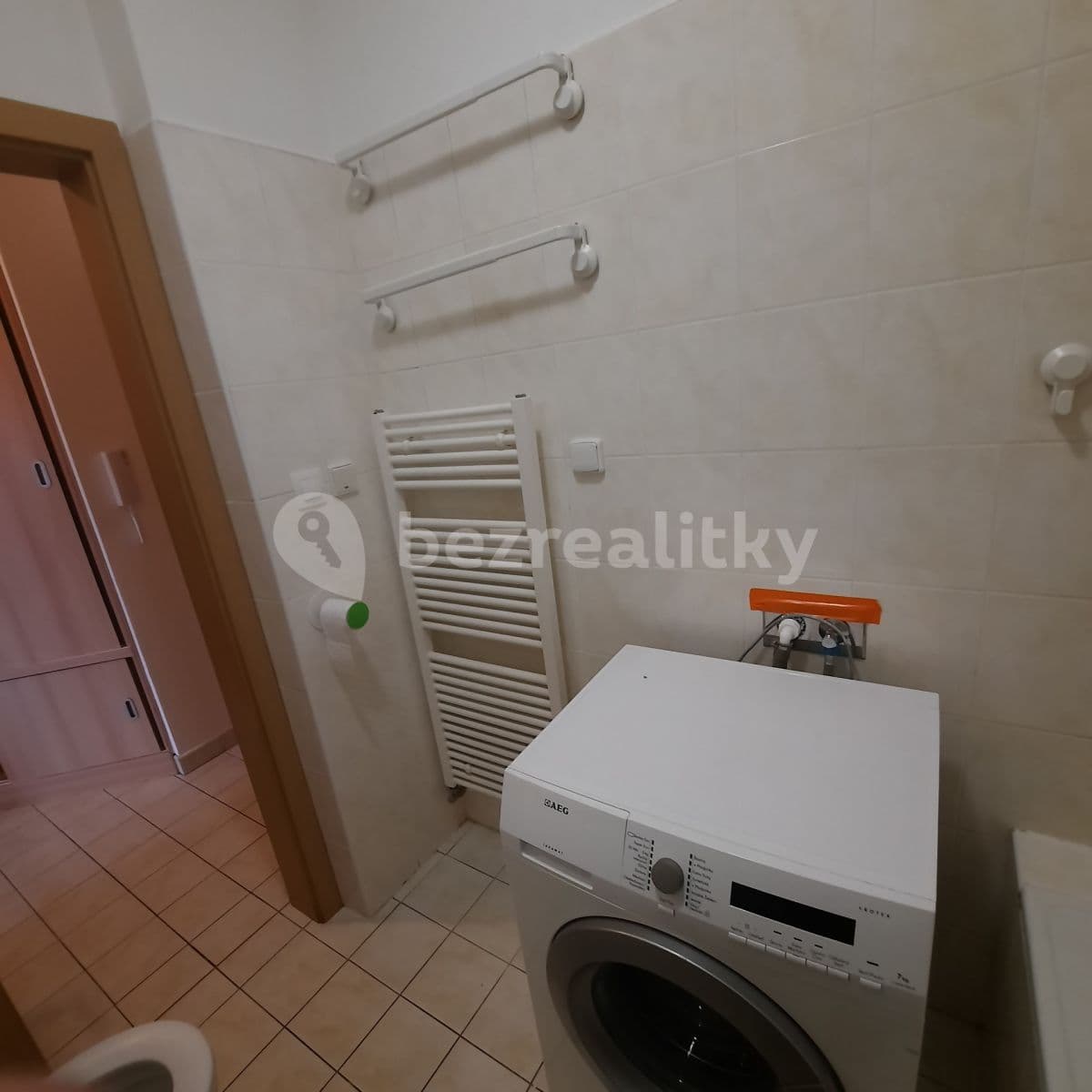 Prenájom bytu 1-izbový 34 m², Padovská, Praha, Praha Prenájom bytu 1-izbový 34 m², Padovská, Praha, Praha