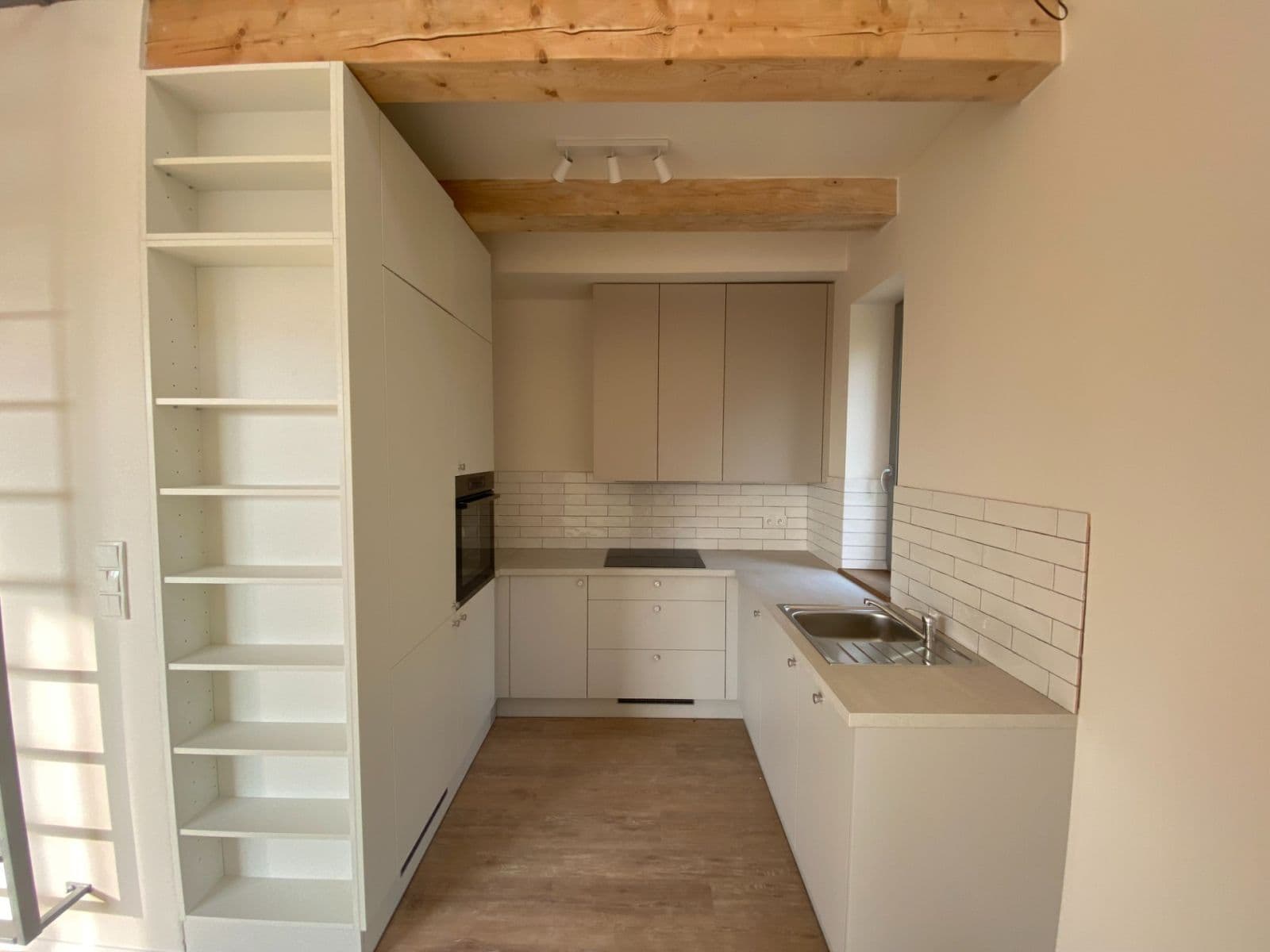 Prenájom bytu 2-izbový 53 m², Karlovarská, Praha, Praha Prenájom bytu 2-izbový 53 m², Karlovarská, Praha, Praha