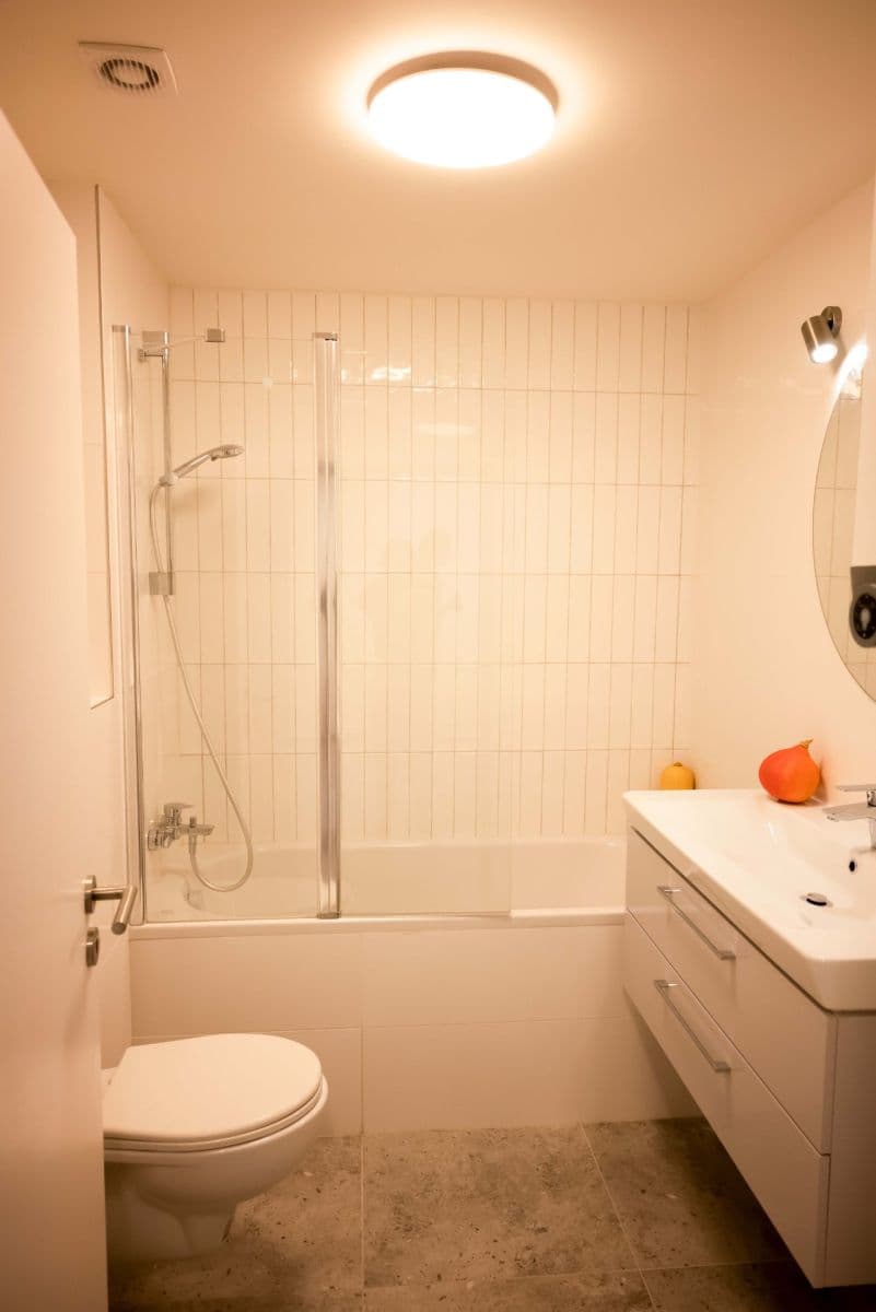 Prenájom bytu 2-izbový 53 m², Karlovarská, Praha, Praha Prenájom bytu 2-izbový 53 m², Karlovarská, Praha, Praha