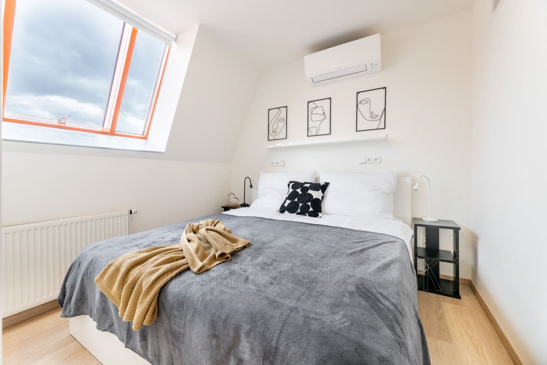 Prenájom bytu 75 m², Karlova, Praha, Praha Prenájom bytu 75 m², Karlova, Praha, Praha