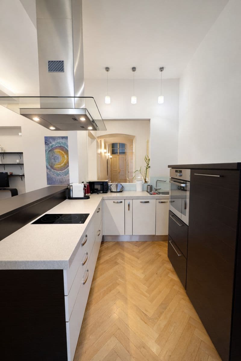 Prenájom bytu 76 m², Týnská ulička, Praha, Praha Prenájom bytu 76 m², Týnská ulička, Praha, Praha