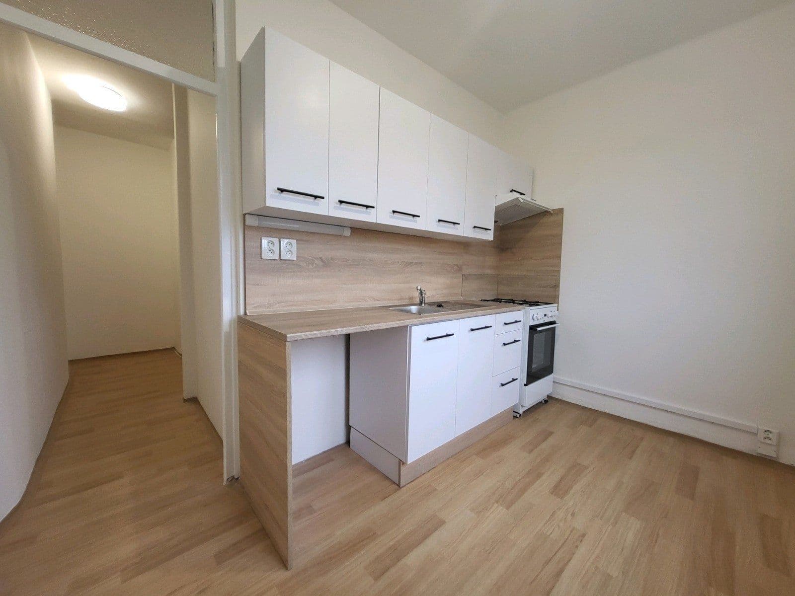 Prenájom bytu 2-izbový 55 m², Holubova, Karviná, Moravskoslezský kraj Prenájom bytu 2-izbový 55 m², Holubova, Karviná, Moravskoslezský kraj