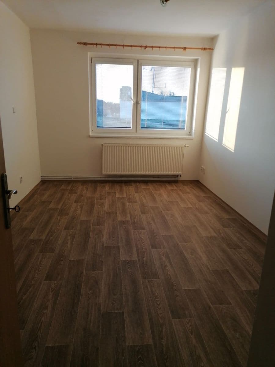 Prenájom bytu 3-izbový 88 m², Nezvalova, Jirny, Středočeský kraj Prenájom bytu 3-izbový 88 m², Nezvalova, Jirny, Středočeský kraj