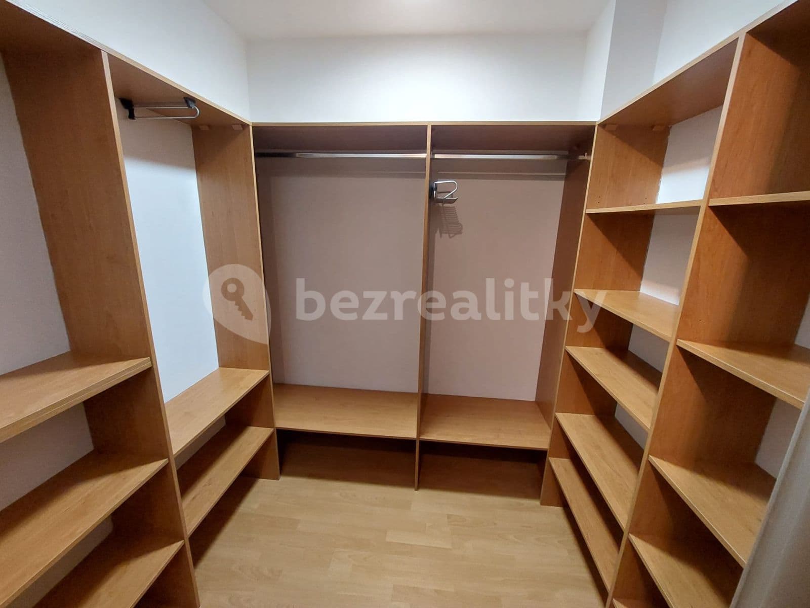 Prenájom bytu 2-izbový 44 m², Hnězdenská, Praha, Praha Prenájom bytu 2-izbový 44 m², Hnězdenská, Praha, Praha