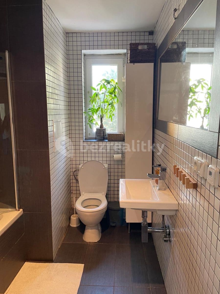 Prenájom bytu 3-izbový 60 m², Ke Zvonici, Praha, Praha Prenájom bytu 3-izbový 60 m², Ke Zvonici, Praha, Praha