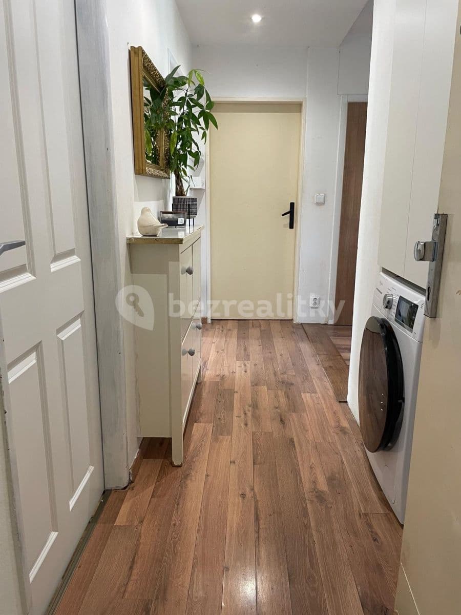 Prenájom bytu 3-izbový 60 m², Ke Zvonici, Praha, Praha Prenájom bytu 3-izbový 60 m², Ke Zvonici, Praha, Praha