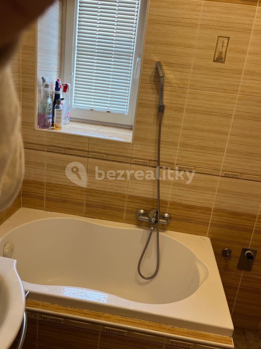 Prenájom bytu 2-izbový 39 m², U Vlastního krbu, Teplice, Ústecký kraj Prenájom bytu 2-izbový 39 m², U Vlastního krbu, Teplice, Ústecký kraj