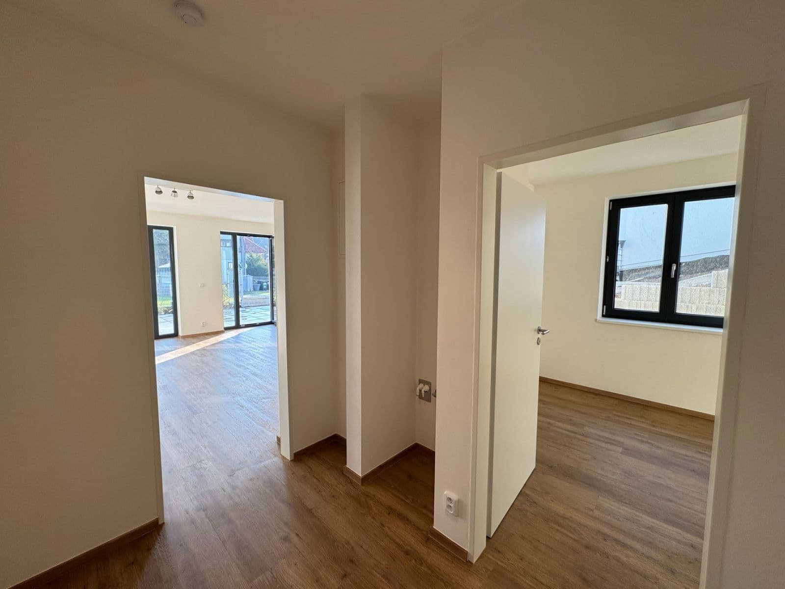 Prenájom bytu 2-izbový 50 m², Na Průhonu, Dolní Břežany, Středočeský kraj Prenájom bytu 2-izbový 50 m², Na Průhonu, Dolní Břežany, Středočeský kraj