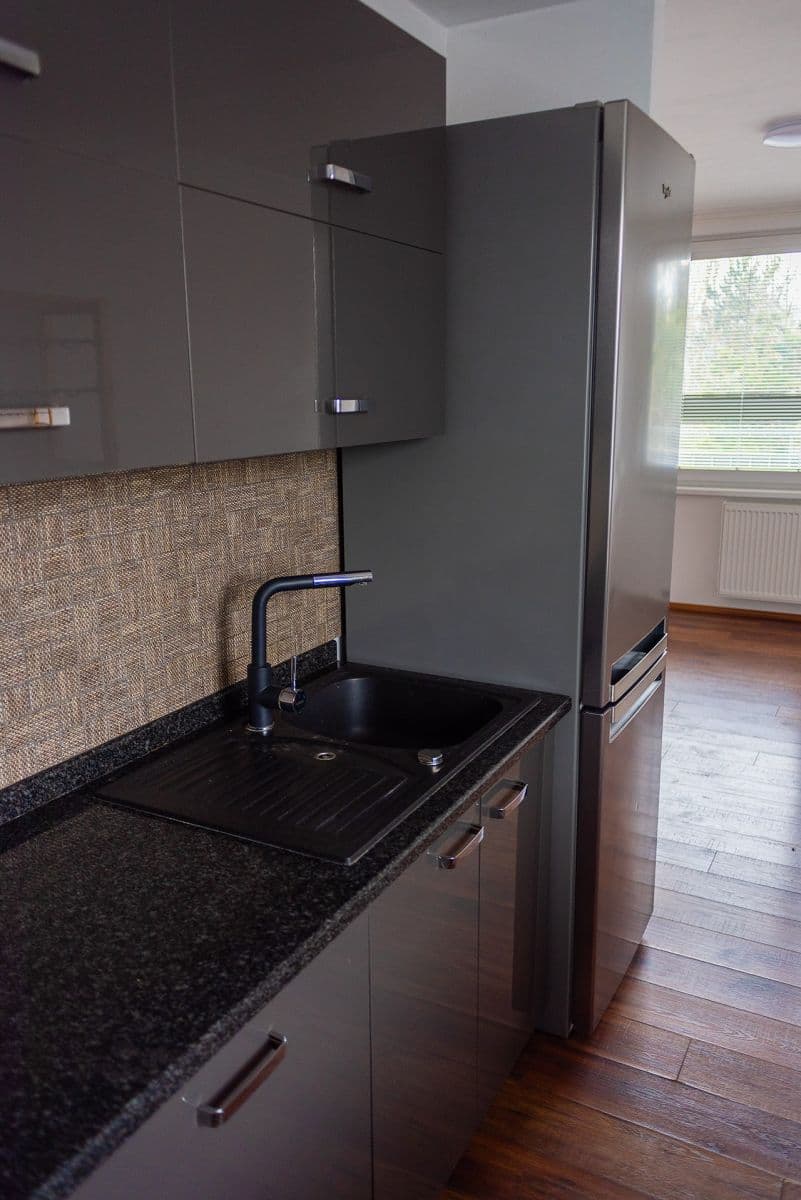 Prenájom bytu 3-izbový 74 m², K Sádkám, Praha, Praha Prenájom bytu 3-izbový 74 m², K Sádkám, Praha, Praha