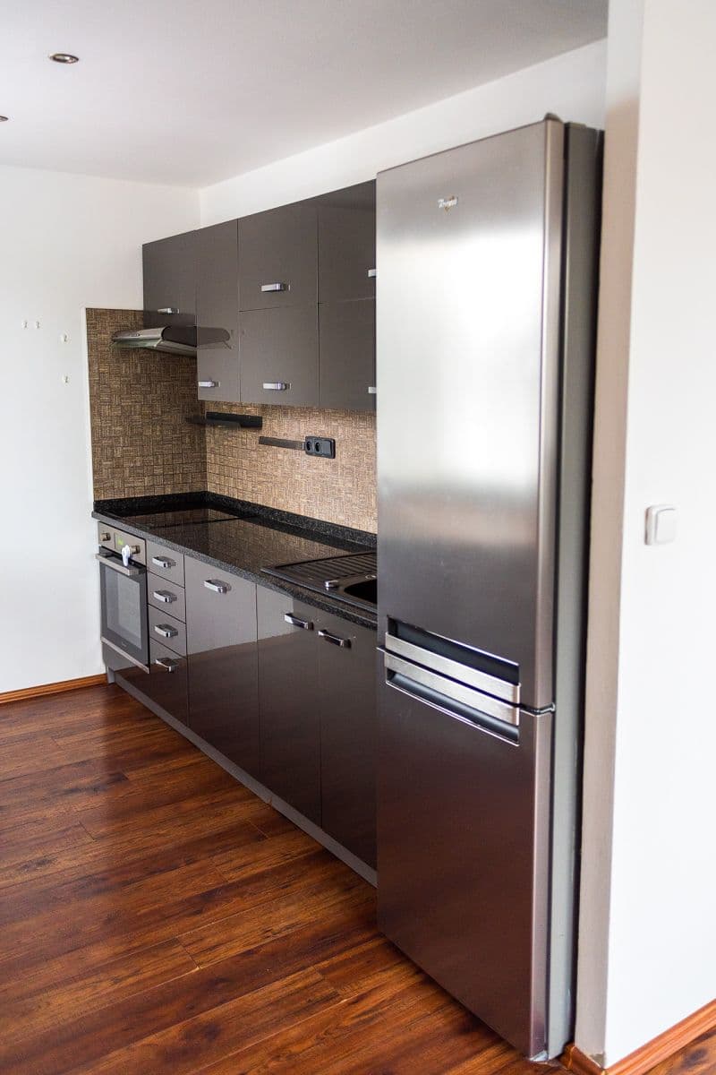 Prenájom bytu 3-izbový 74 m², K Sádkám, Praha, Praha Prenájom bytu 3-izbový 74 m², K Sádkám, Praha, Praha