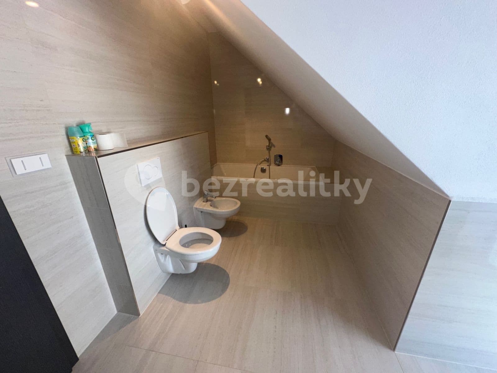 Prenájom domu 180 m², pozemek 351 m², Modřínová, Zruč-Senec, Plzeňský kraj Prenájom domu 180 m², pozemek 351 m², Modřínová, Zruč-Senec, Plzeňský kraj