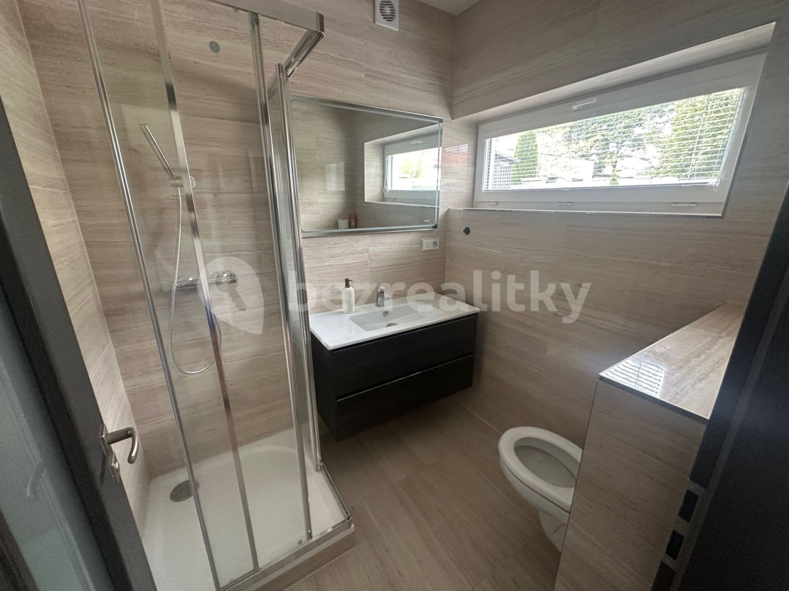 Prenájom domu 180 m², pozemek 351 m², Modřínová, Zruč-Senec, Plzeňský kraj Prenájom domu 180 m², pozemek 351 m², Modřínová, Zruč-Senec, Plzeňský kraj