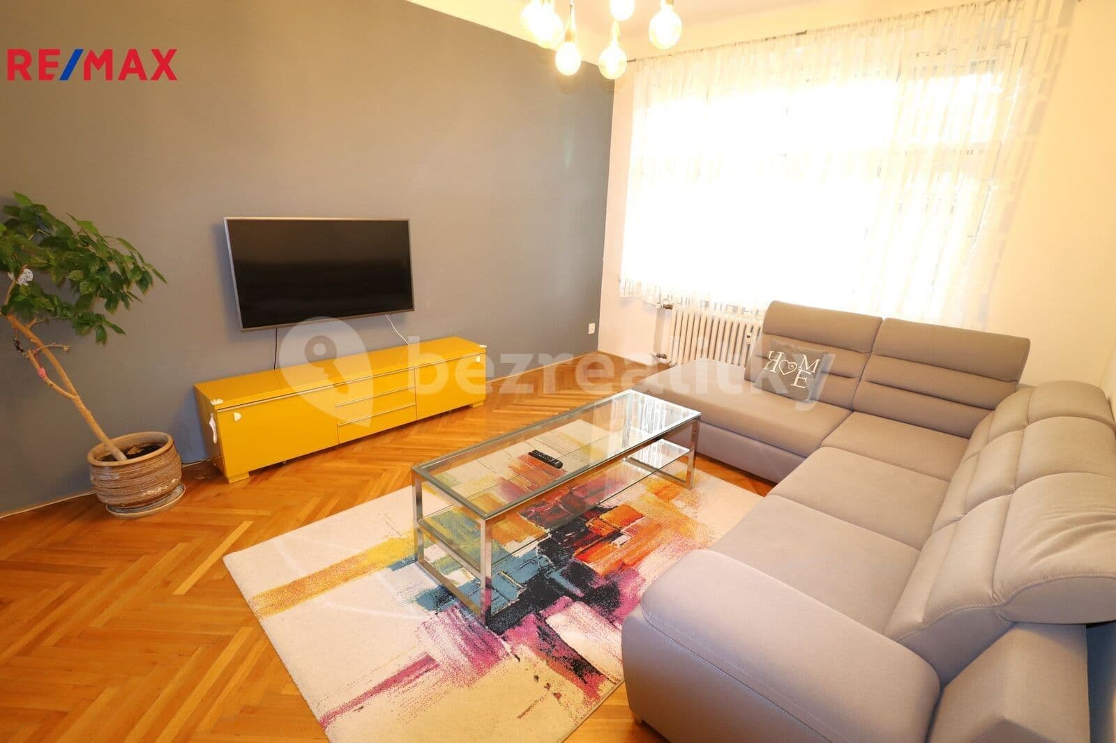 Prenájom bytu 3-izbový 92 m², Štefánikova, Praha, Praha Prenájom bytu 3-izbový 92 m², Štefánikova, Praha, Praha