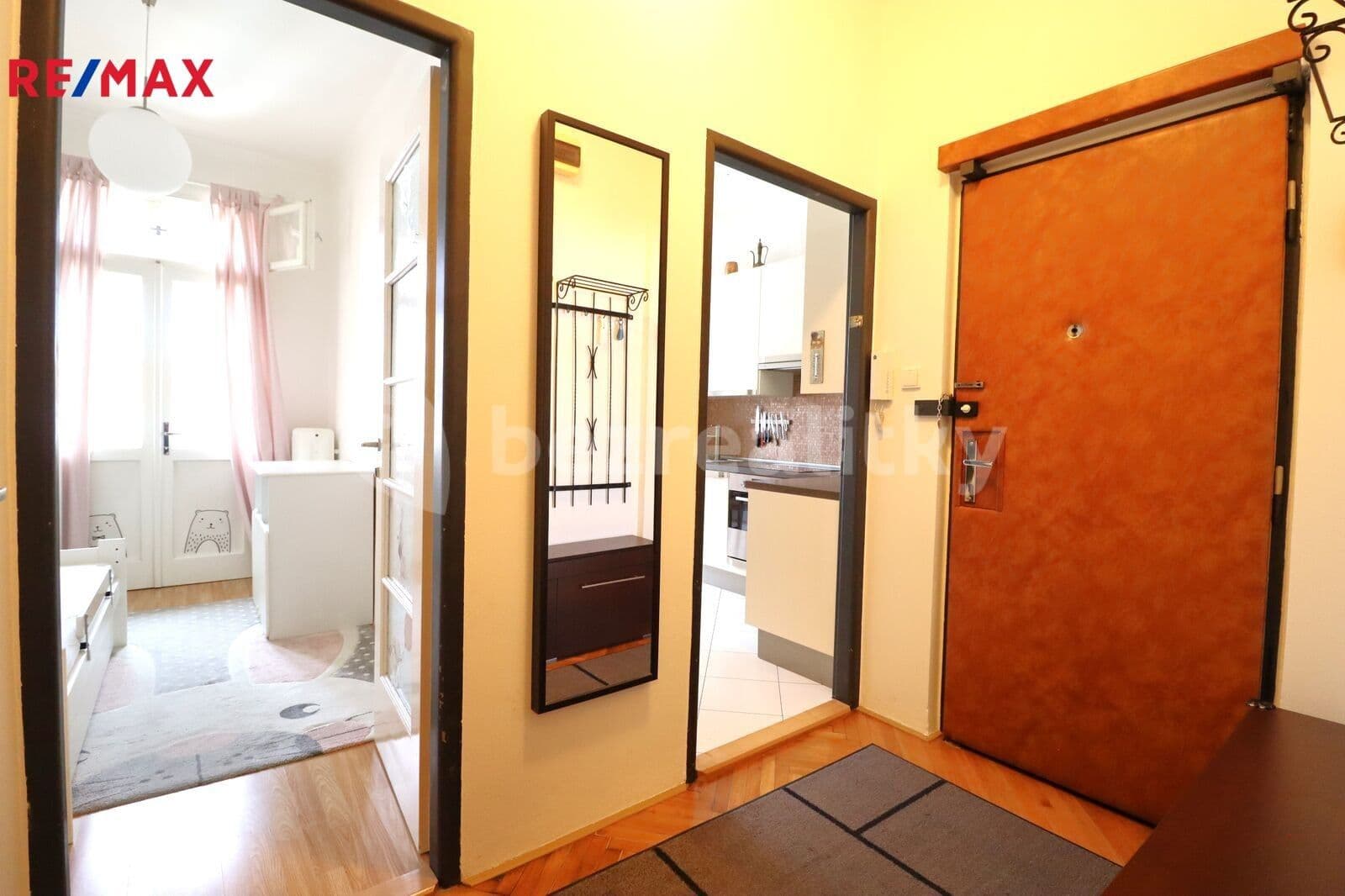 Prenájom bytu 3-izbový 92 m², Štefánikova, Praha, Praha Prenájom bytu 3-izbový 92 m², Štefánikova, Praha, Praha