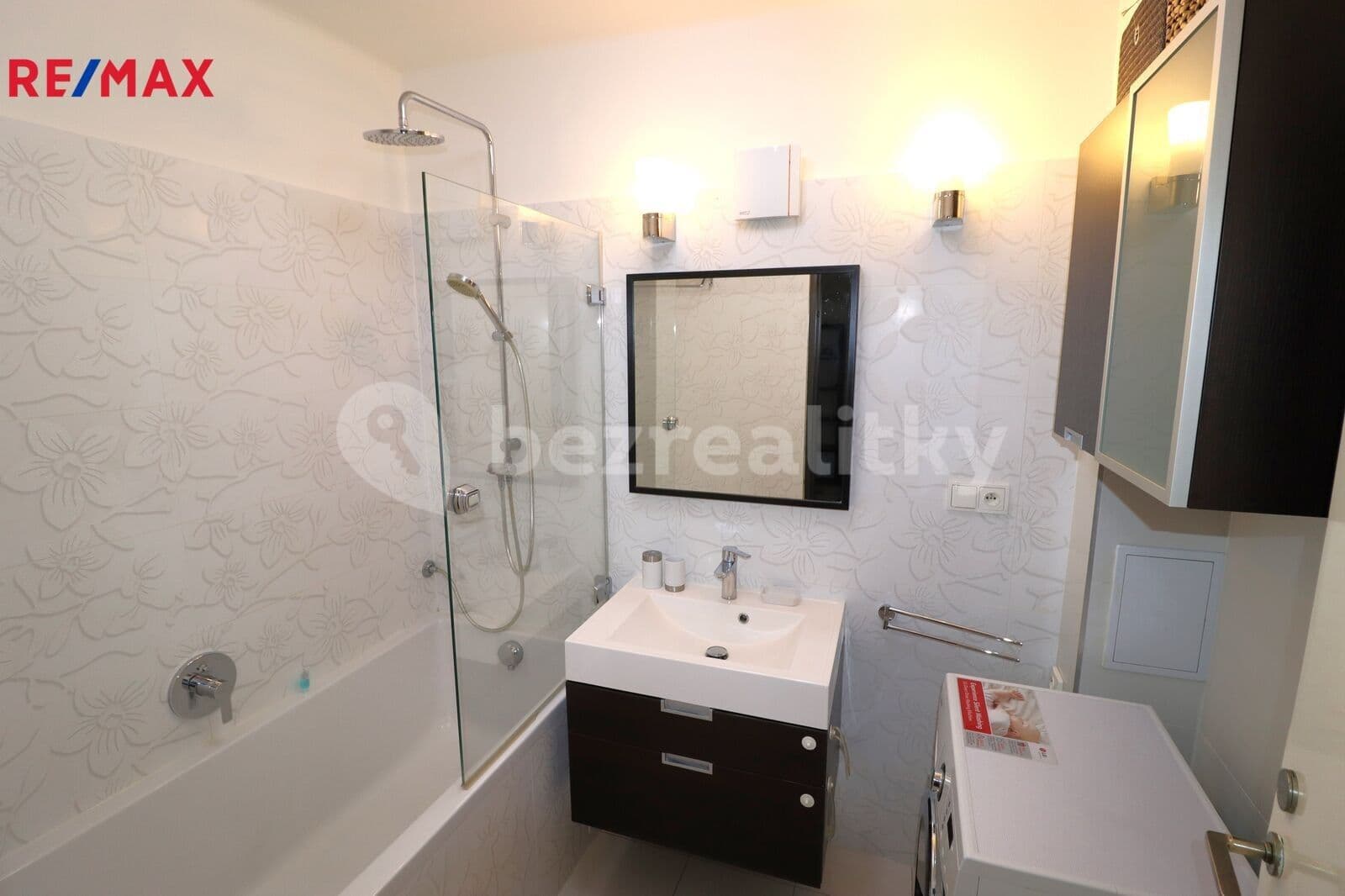 Prenájom bytu 3-izbový 92 m², Štefánikova, Praha, Praha Prenájom bytu 3-izbový 92 m², Štefánikova, Praha, Praha