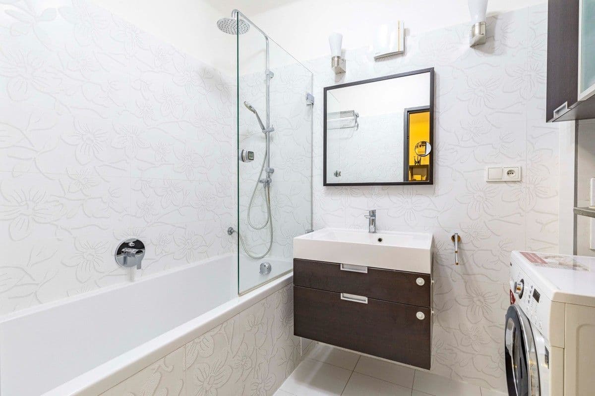 Prenájom bytu 3-izbový 92 m², Štefánikova, Praha, Praha Prenájom bytu 3-izbový 92 m², Štefánikova, Praha, Praha