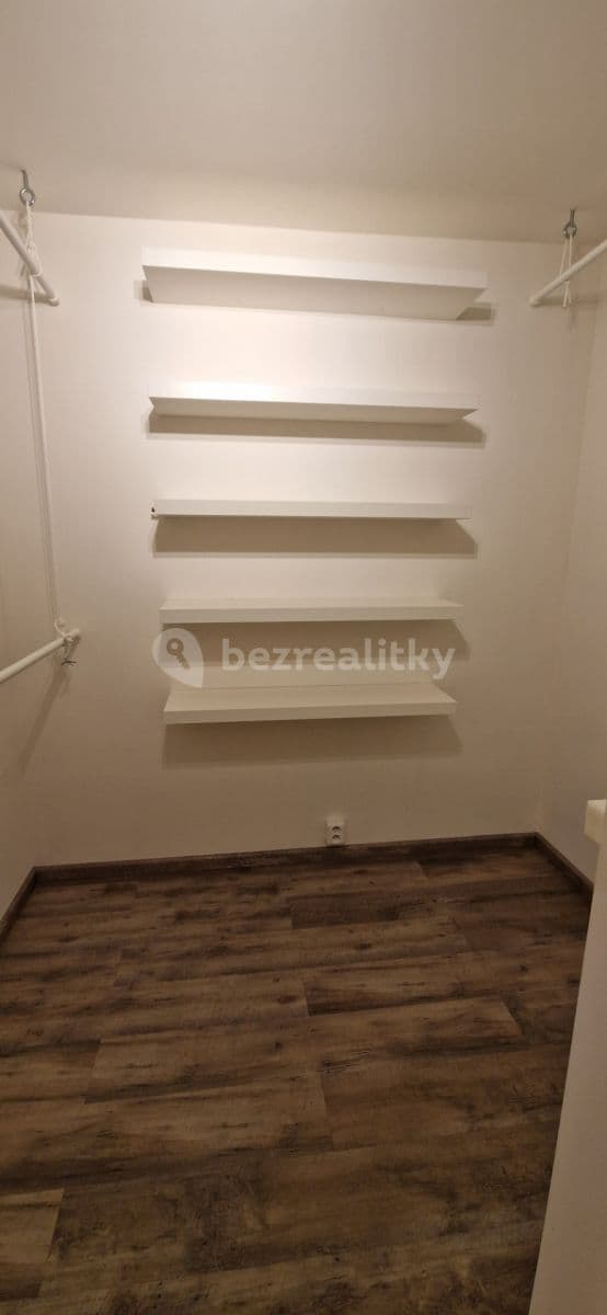 Prenájom bytu 2-izbový 42 m², Braniborská, Milovice, Středočeský kraj Prenájom bytu 2-izbový 42 m², Braniborská, Milovice, Středočeský kraj