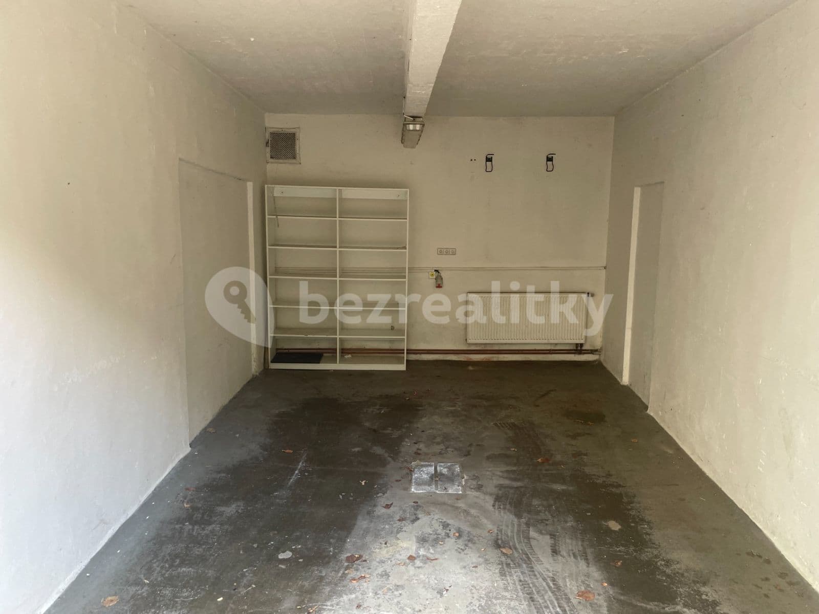 Prenájom garáže 21 m², Uralská, Praha, Praha Prenájom garáže 21 m², Uralská, Praha, Praha