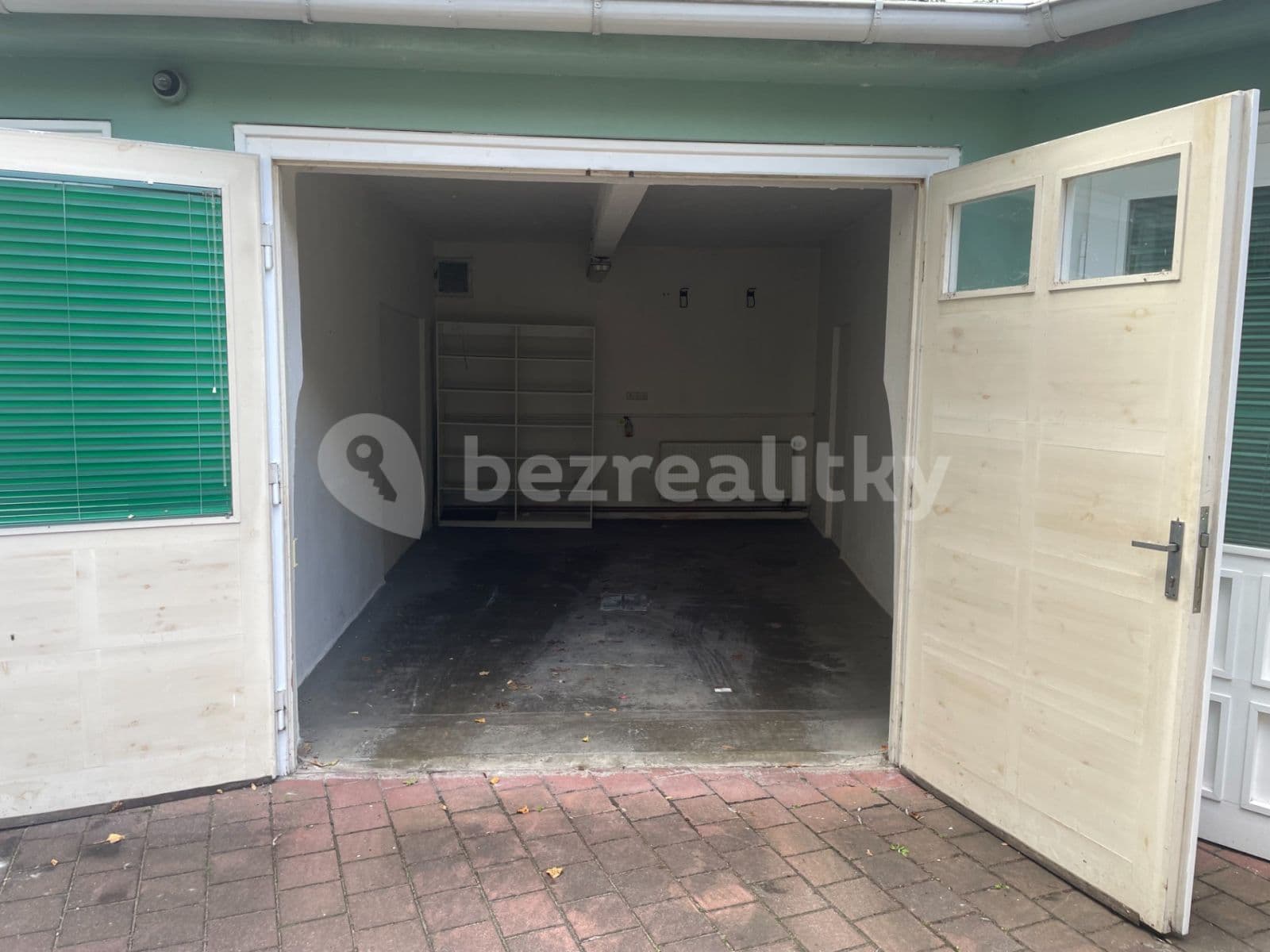 Prenájom garáže 21 m², Uralská, Praha, Praha Prenájom garáže 21 m², Uralská, Praha, Praha