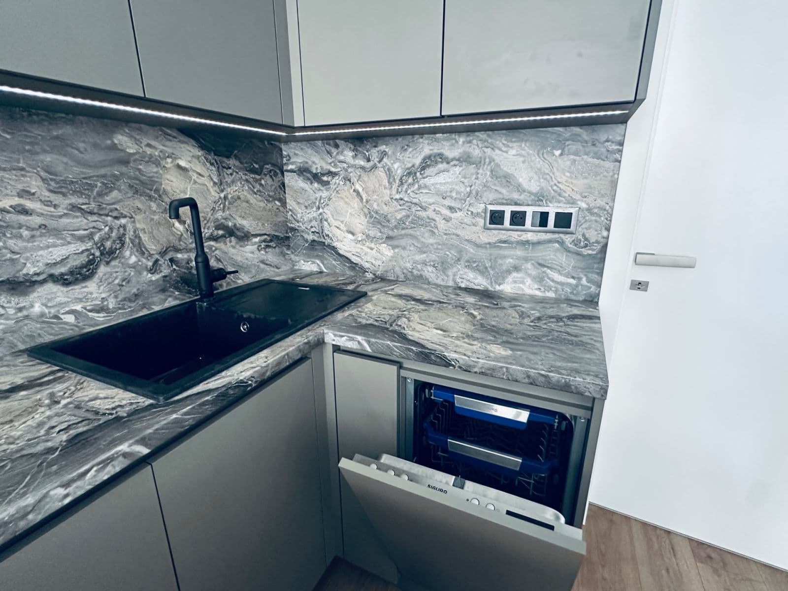 Prenájom bytu 2-izbový 58 m², Milady Horákové, Praha, Praha Prenájom bytu 2-izbový 58 m², Milady Horákové, Praha, Praha