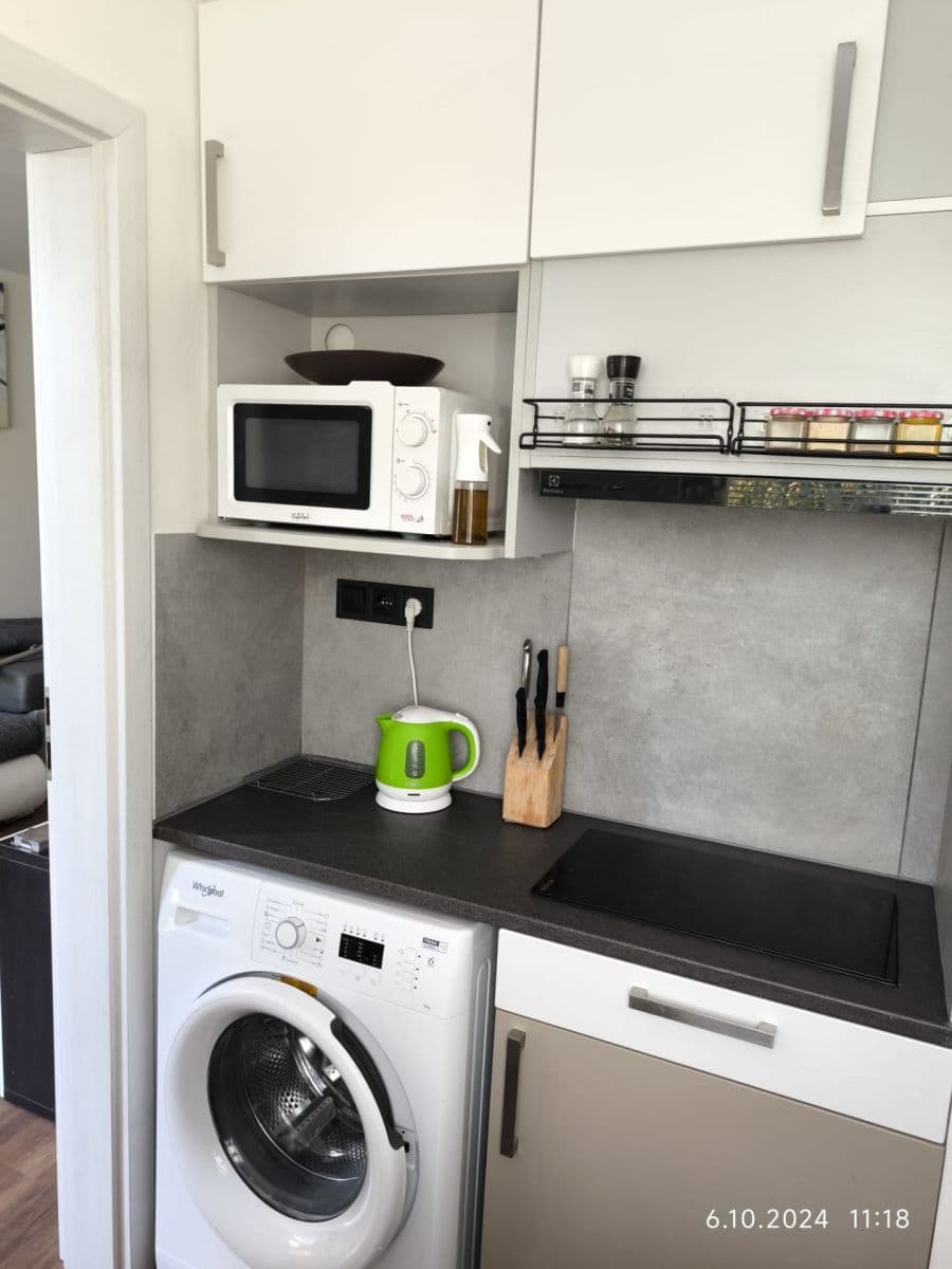 Prenájom bytu 1-izbový 31 m², Benkova, Praha, Praha Prenájom bytu 1-izbový 31 m², Benkova, Praha, Praha