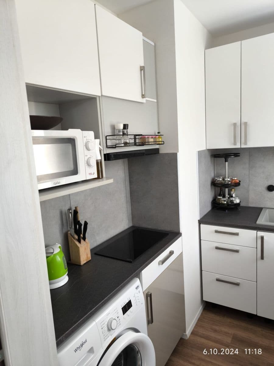 Prenájom bytu 1-izbový 31 m², Benkova, Praha, Praha Prenájom bytu 1-izbový 31 m², Benkova, Praha, Praha