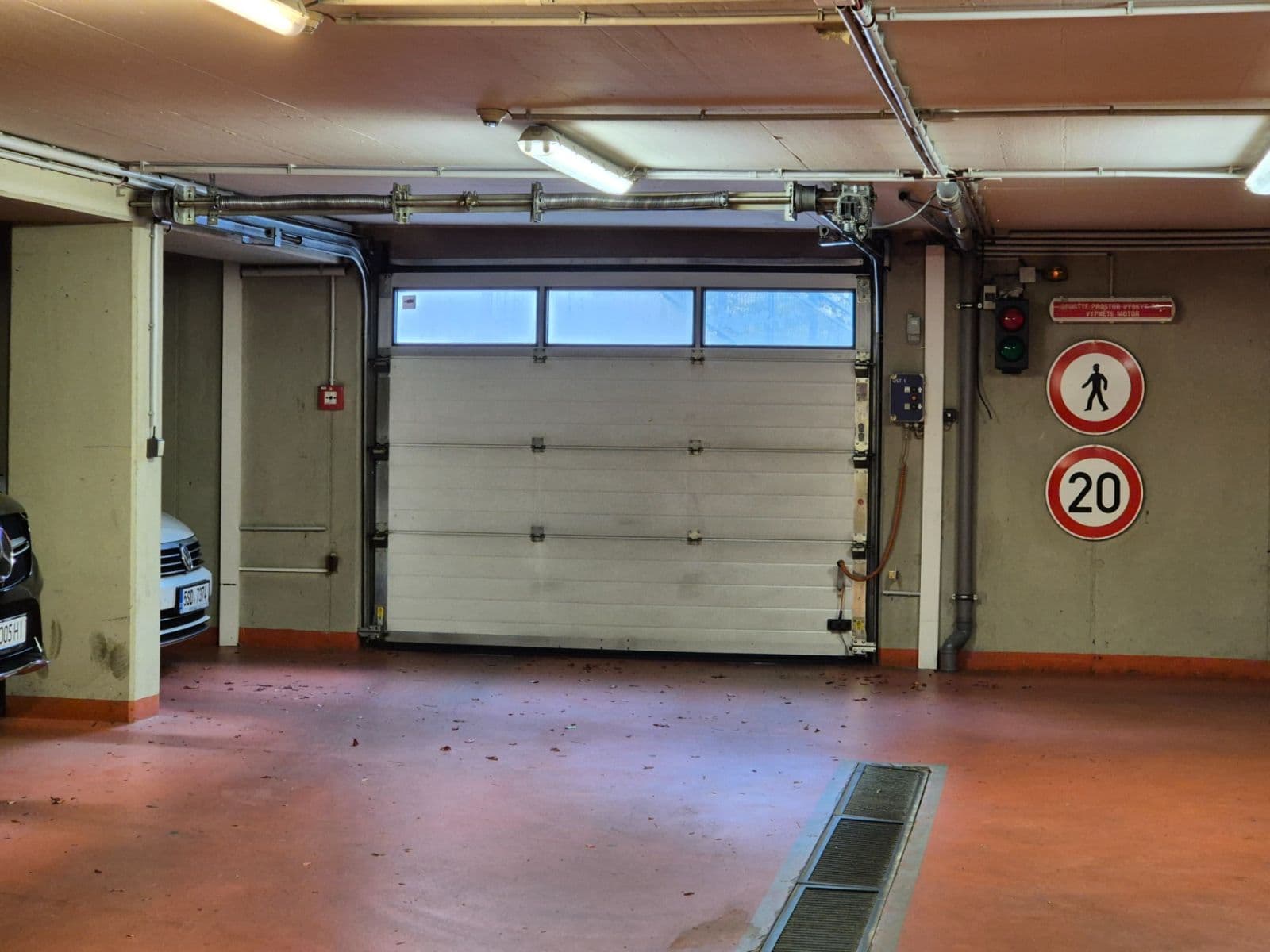 Predaj garáže 12 m², Plzeňská, Praha, Praha Predaj garáže 12 m², Plzeňská, Praha, Praha