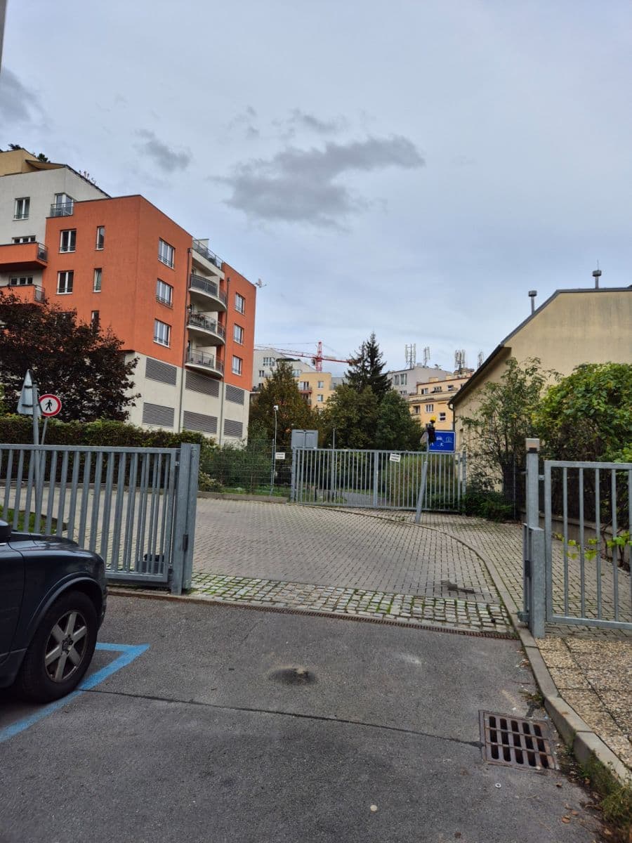 Predaj garáže 12 m², Plzeňská, Praha, Praha Predaj garáže 12 m², Plzeňská, Praha, Praha