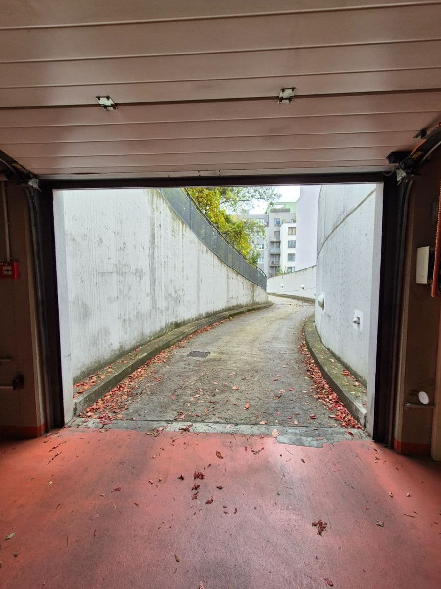 Predaj garáže 12 m², Plzeňská, Praha, Praha Predaj garáže 12 m², Plzeňská, Praha, Praha