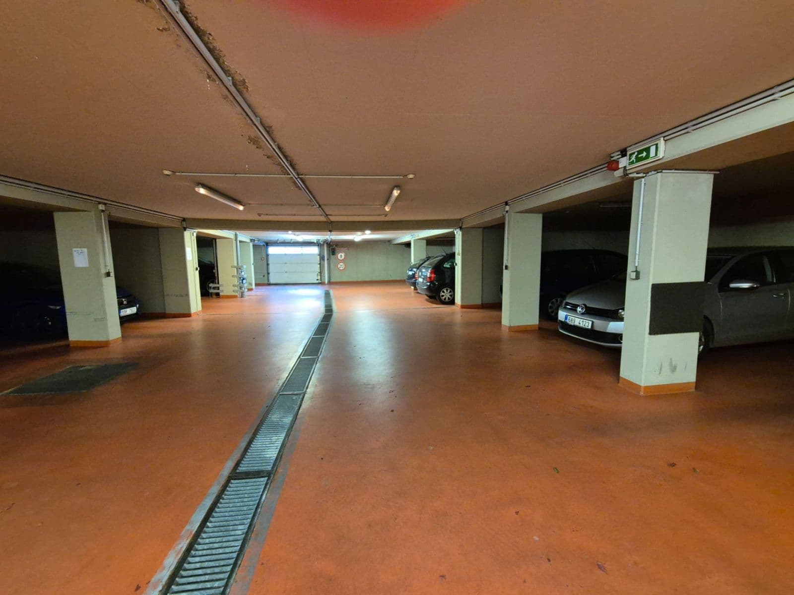 Predaj garáže 12 m², Plzeňská, Praha, Praha Predaj garáže 12 m², Plzeňská, Praha, Praha