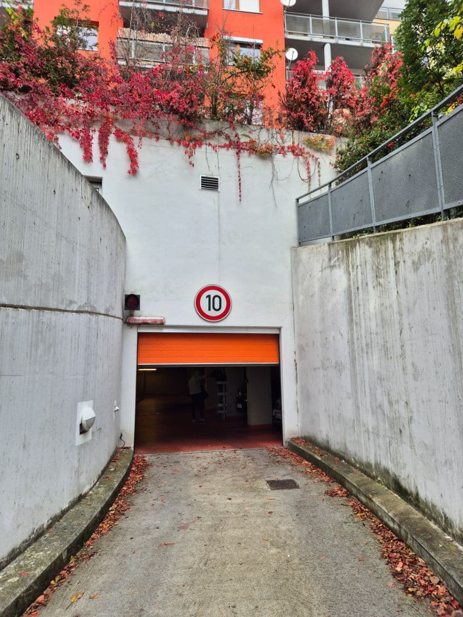 Predaj garáže 12 m², Plzeňská, Praha, Praha Predaj garáže 12 m², Plzeňská, Praha, Praha