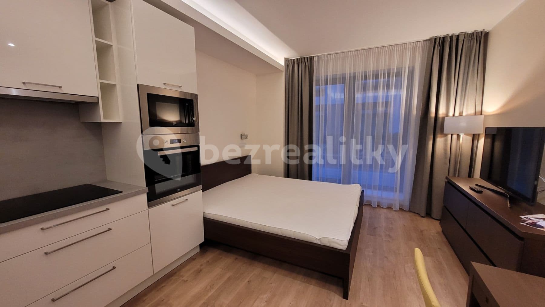 Prenájom bytu 1-izbový 26 m², Mukařovského, Praha, Praha Prenájom bytu 1-izbový 26 m², Mukařovského, Praha, Praha