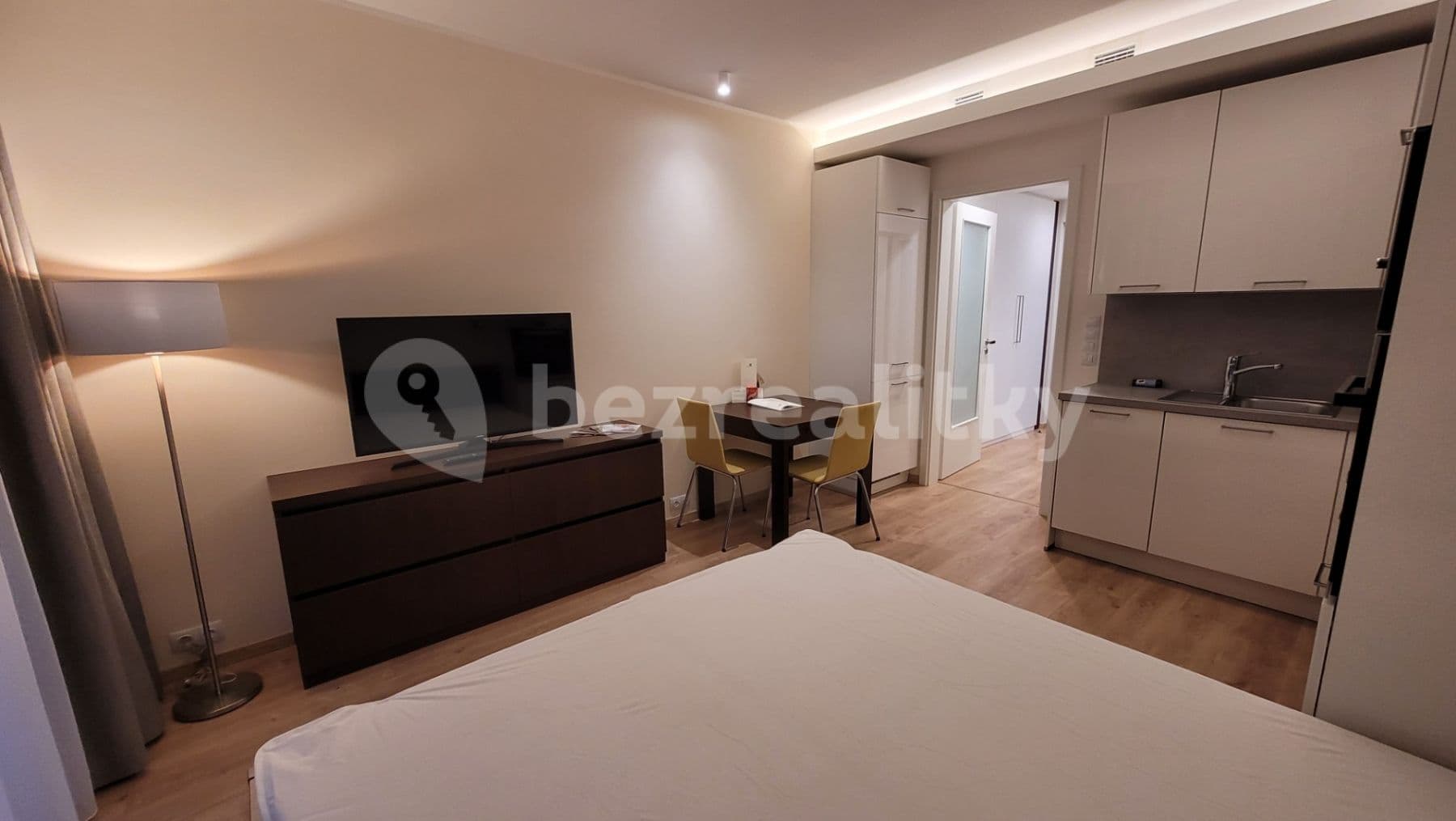 Prenájom bytu 1-izbový 26 m², Mukařovského, Praha, Praha Prenájom bytu 1-izbový 26 m², Mukařovského, Praha, Praha