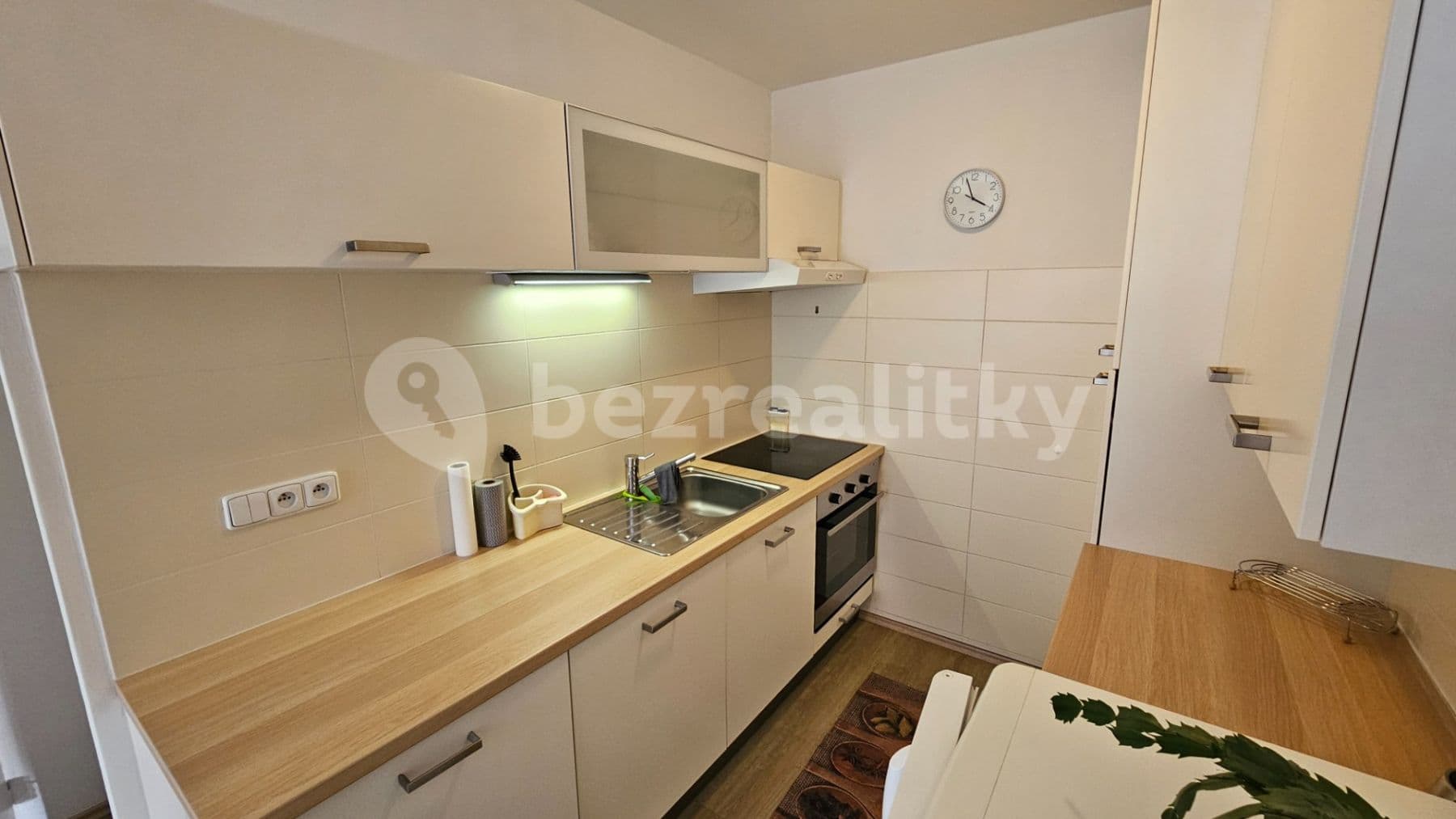 Prenájom bytu 2-izbový 43 m², Boloňská, Praha, Praha Prenájom bytu 2-izbový 43 m², Boloňská, Praha, Praha