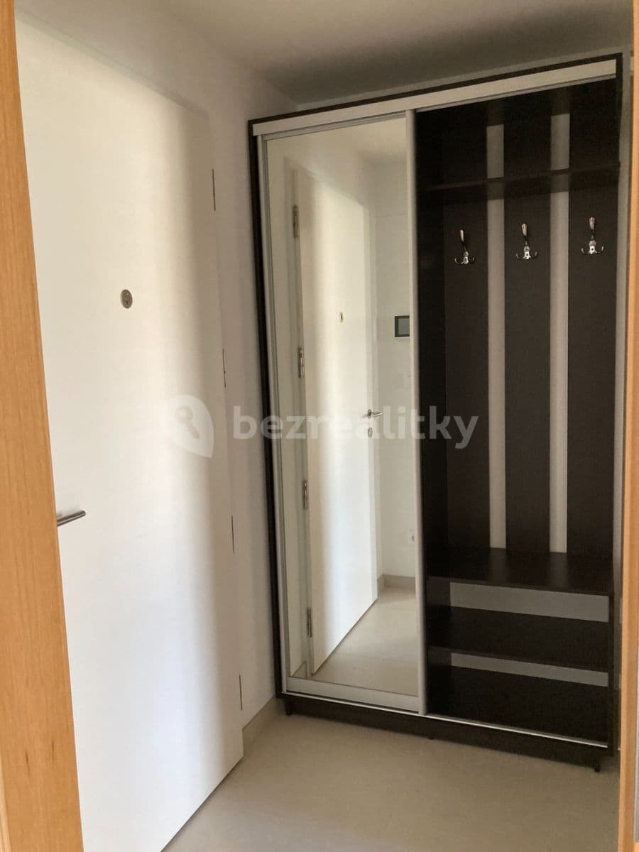 Prenájom bytu 1-izbový 34 m², Šenácká, Praha, Praha Prenájom bytu 1-izbový 34 m², Šenácká, Praha, Praha