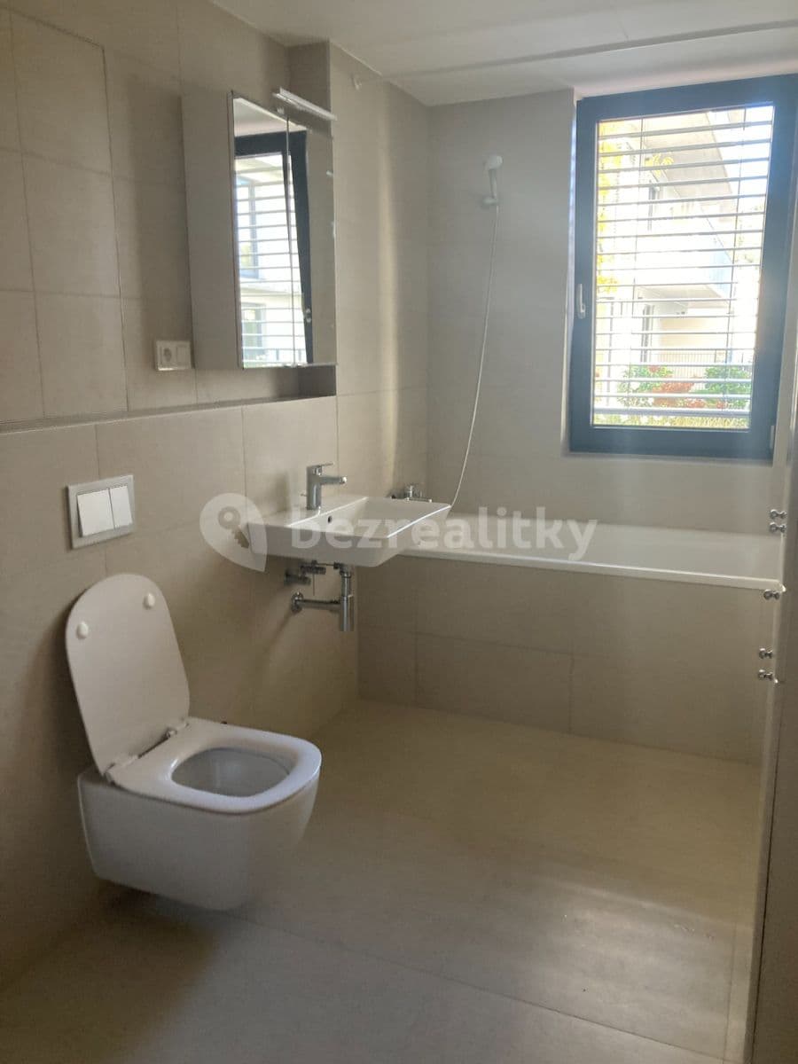 Prenájom bytu 1-izbový 34 m², Šenácká, Praha, Praha Prenájom bytu 1-izbový 34 m², Šenácká, Praha, Praha