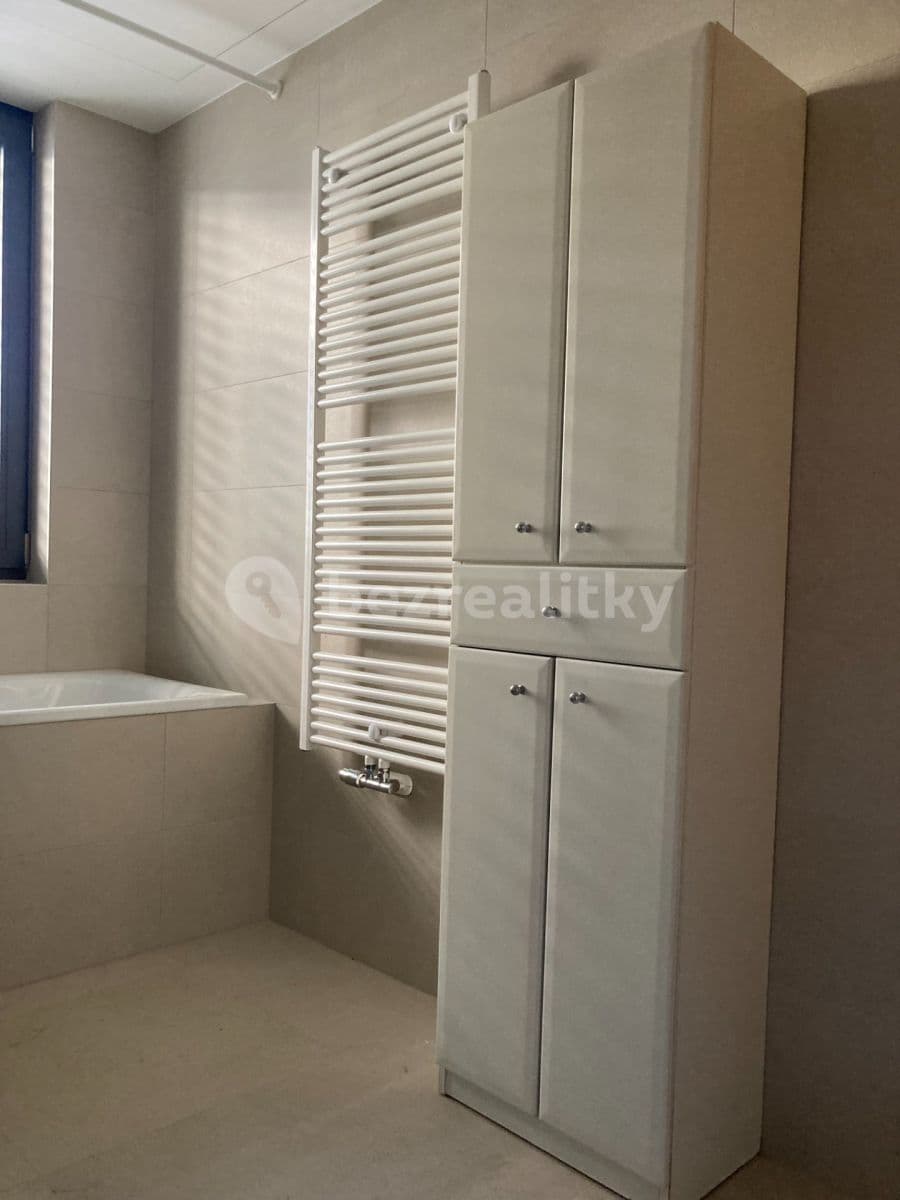 Prenájom bytu 1-izbový 34 m², Šenácká, Praha, Praha Prenájom bytu 1-izbový 34 m², Šenácká, Praha, Praha