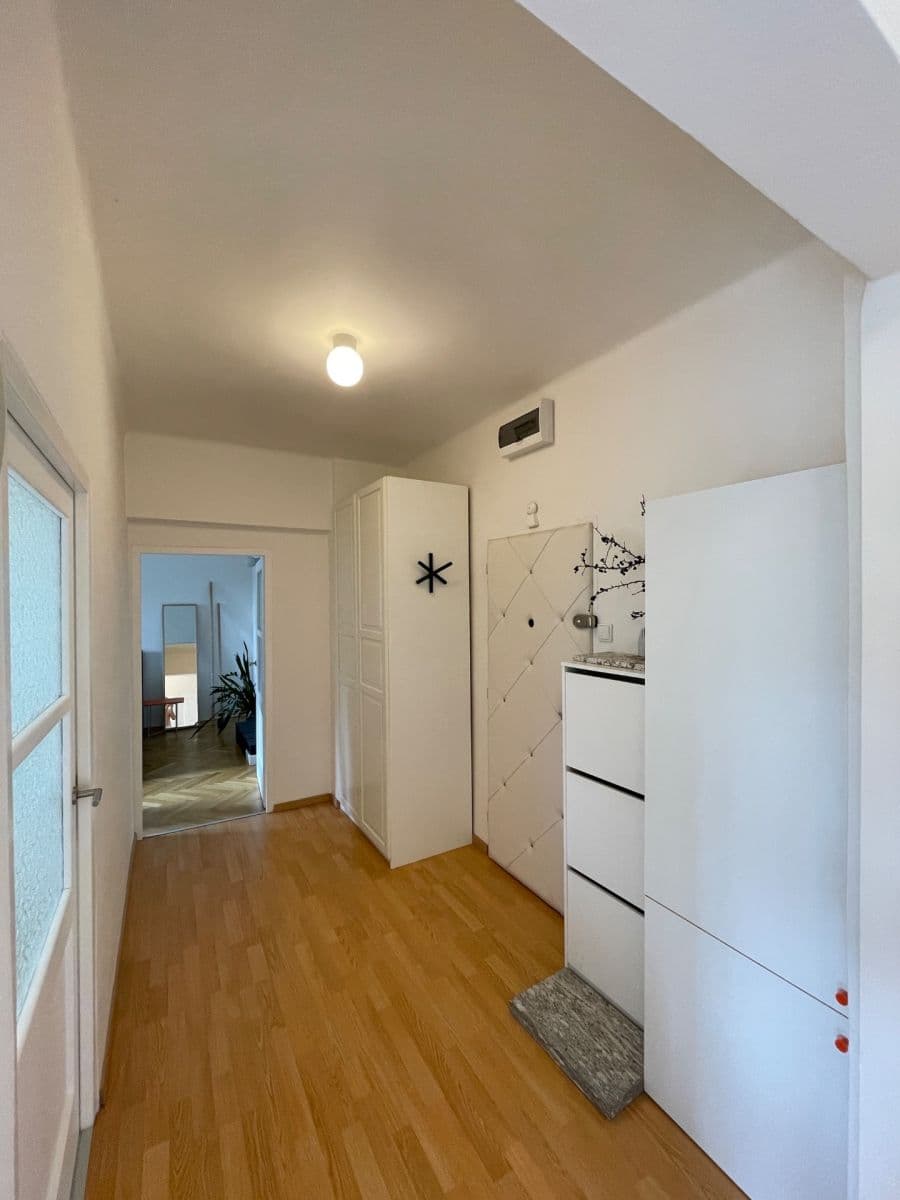Prenájom bytu 2-izbový 60 m², Jakutská, Praha, Praha Prenájom bytu 2-izbový 60 m², Jakutská, Praha, Praha
