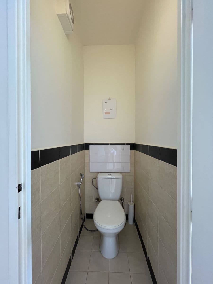 Prenájom bytu 2-izbový 60 m², Jakutská, Praha, Praha Prenájom bytu 2-izbový 60 m², Jakutská, Praha, Praha