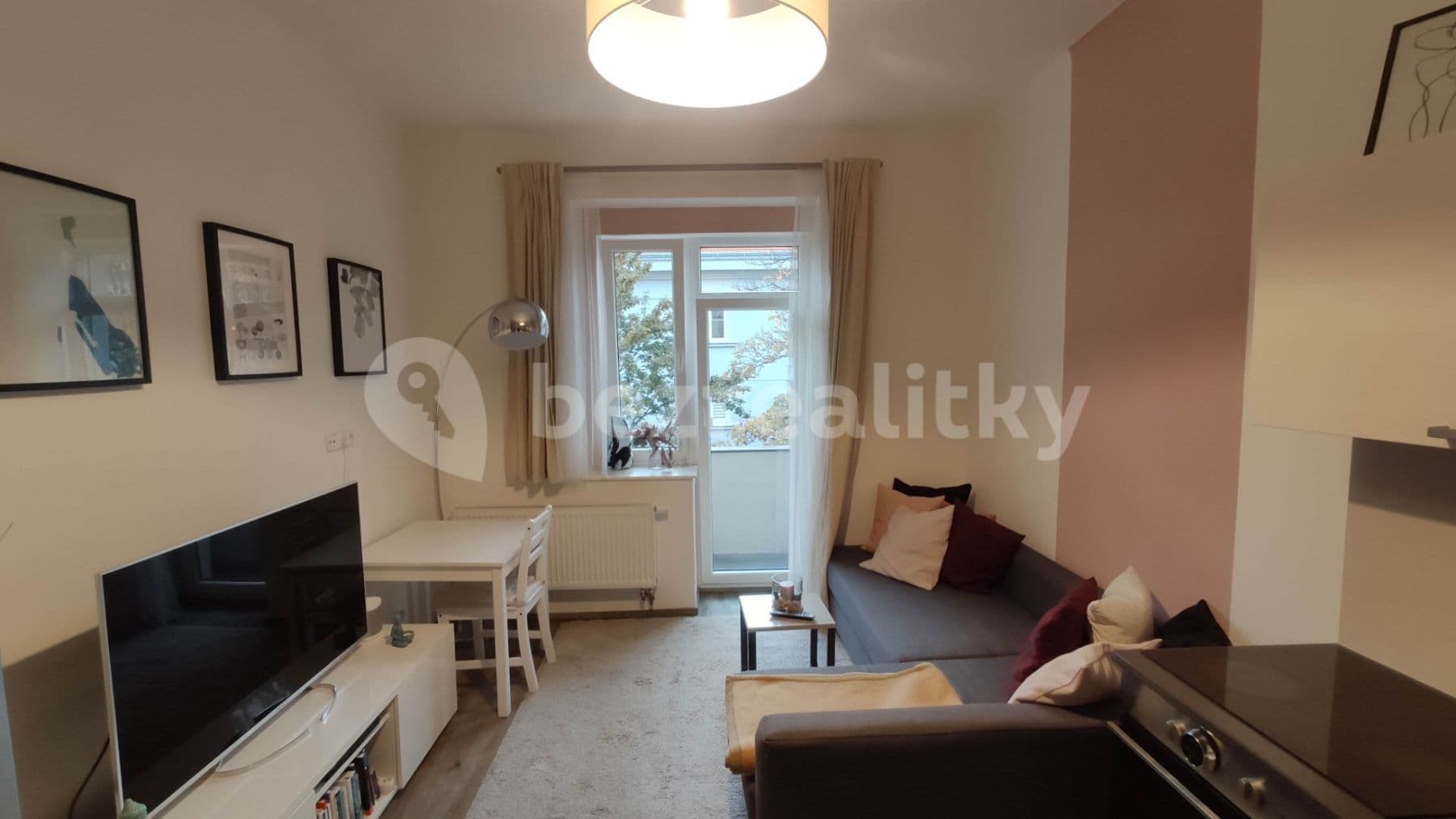 Prenájom bytu 2-izbový 50 m², Jeseniova, Praha, Praha Prenájom bytu 2-izbový 50 m², Jeseniova, Praha, Praha